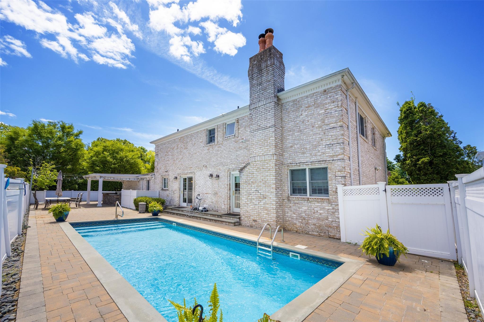 Single Family Knoll  Nassau County, NY 11545, MLS-866062-22