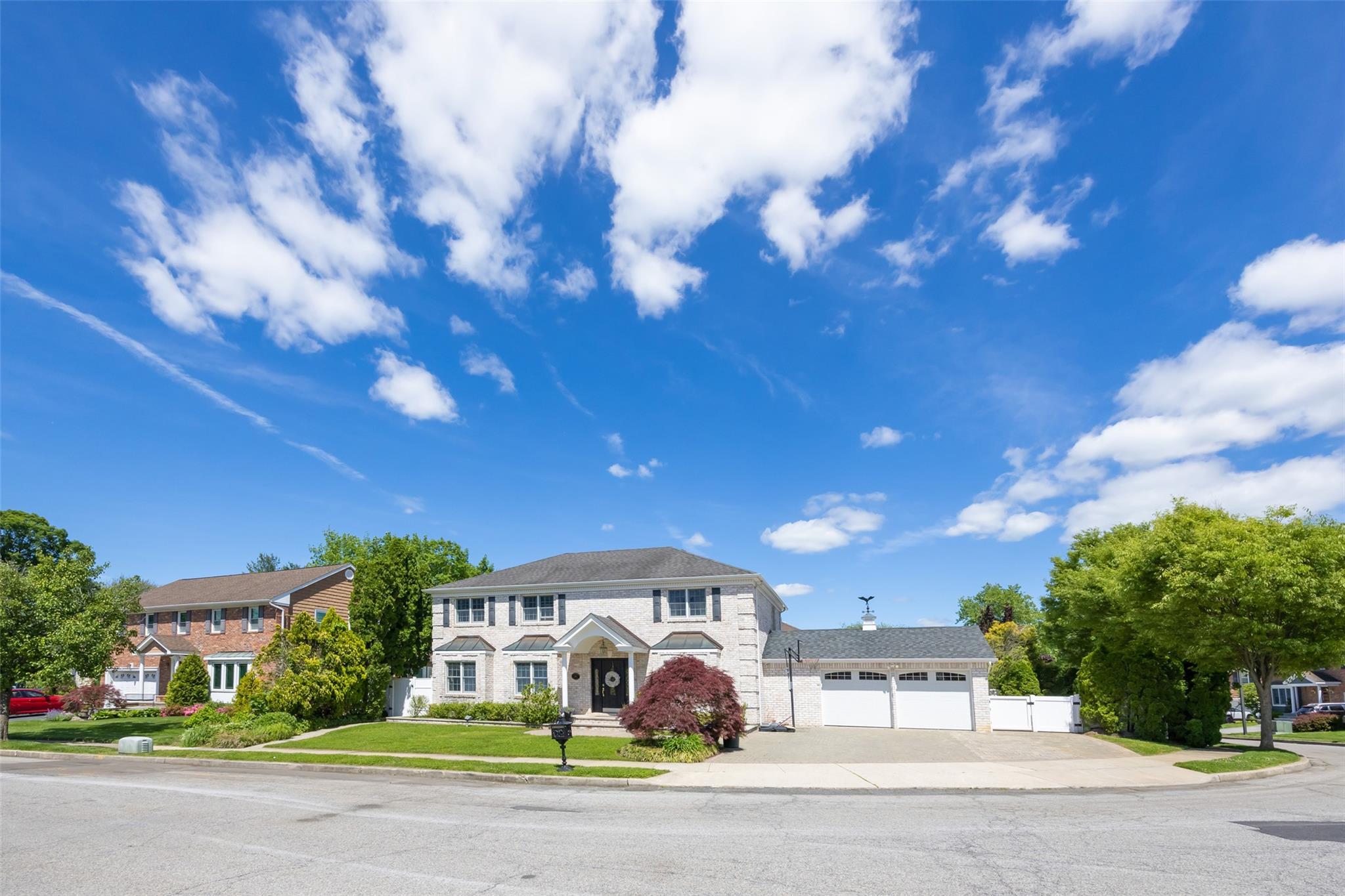Single Family Knoll  Nassau County, NY 11545, MLS-866062-24