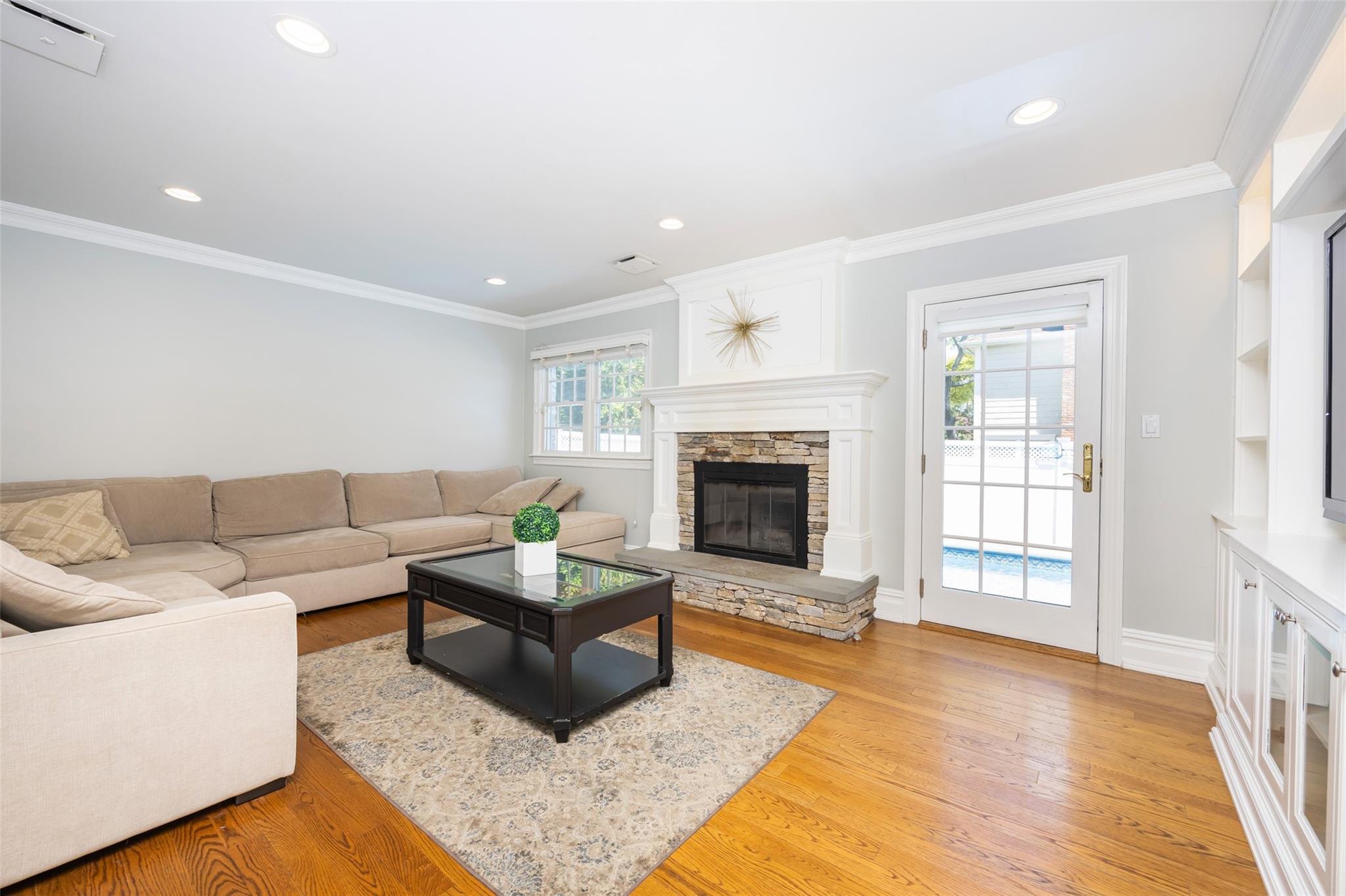 Single Family Knoll  Nassau County, NY 11545, MLS-866062-7