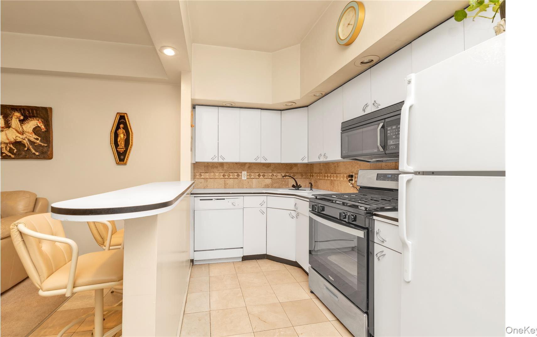 Coop Powells  Cove  Queens, NY 11357, MLS-866072-4