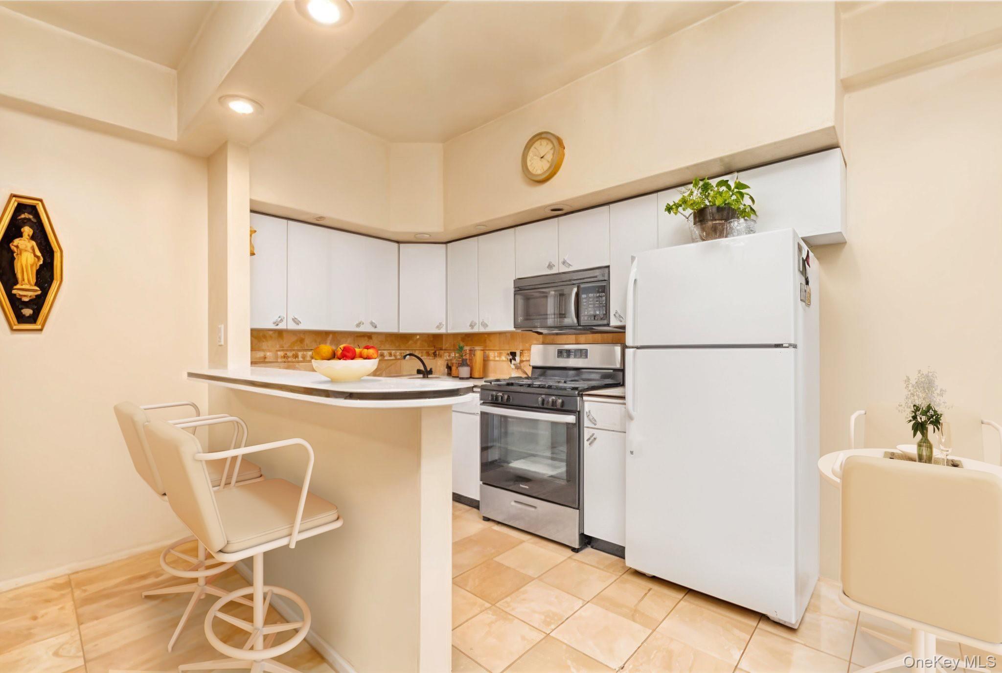 Coop Powells  Cove  Queens, NY 11357, MLS-866072-5