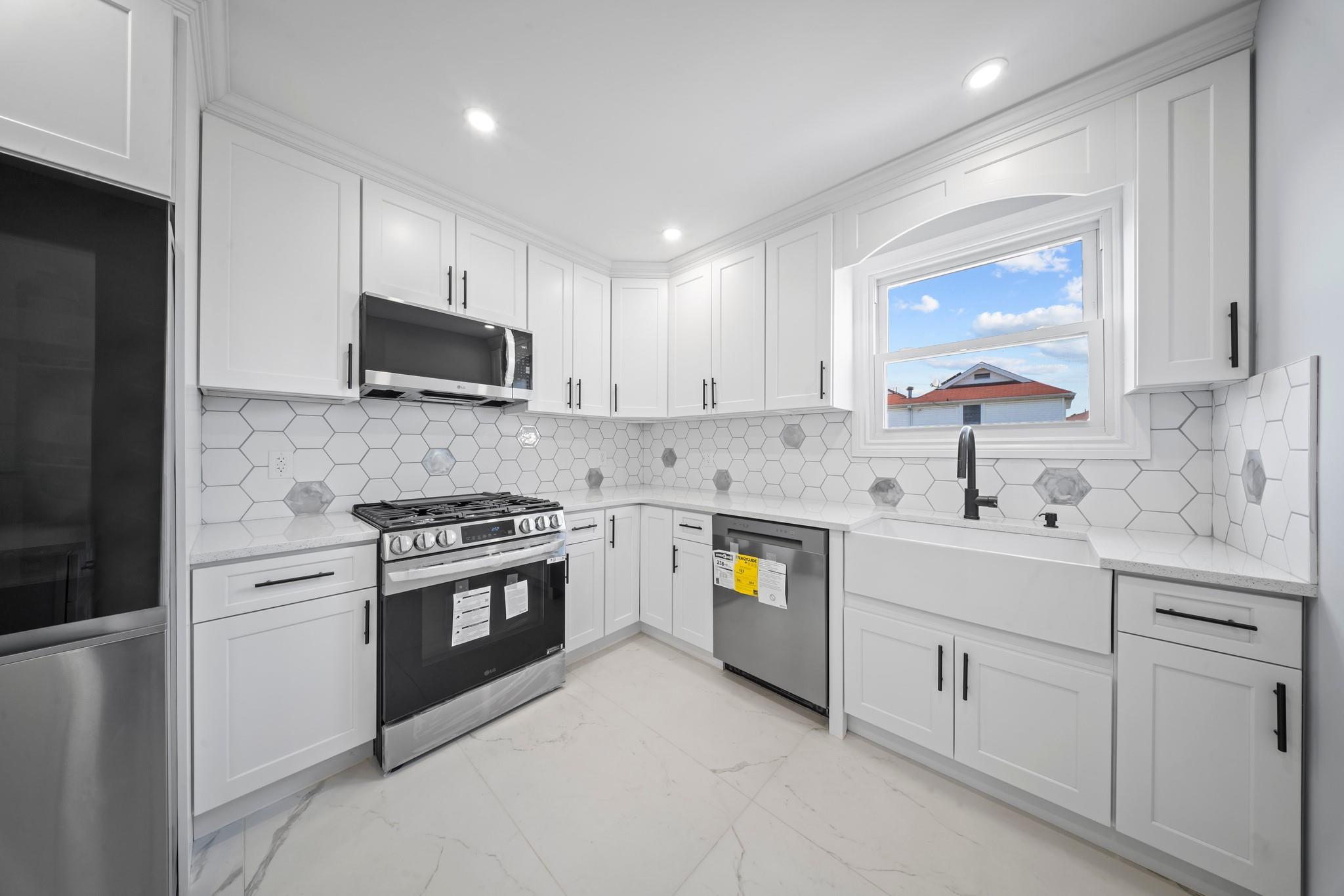 Single Family Almeda  Queens, NY 11692, MLS-866077-3