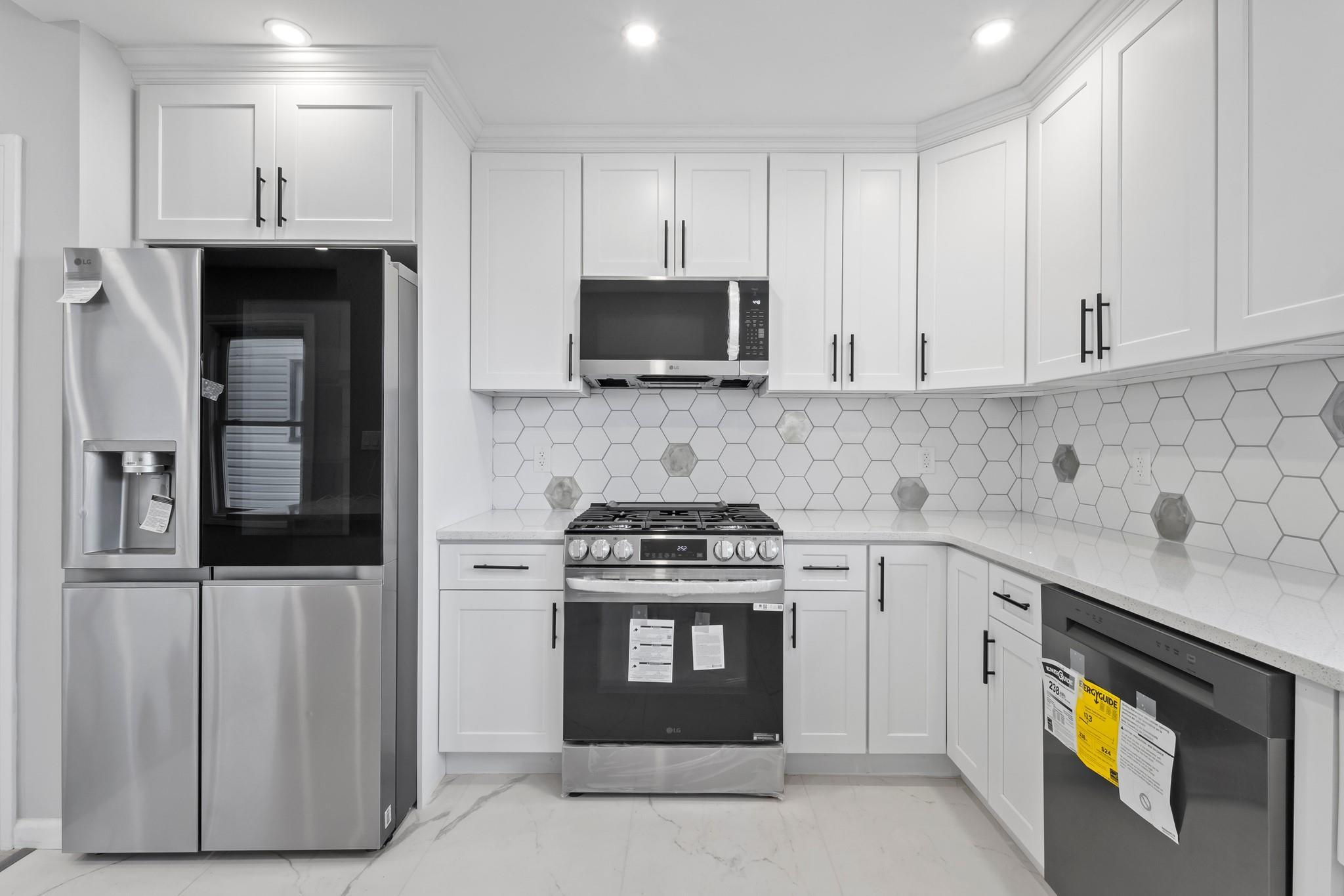 Single Family Almeda  Queens, NY 11692, MLS-866077-4