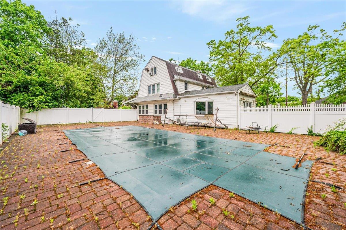 Single Family Linden  Nassau County, NY 11598, MLS-866122-25