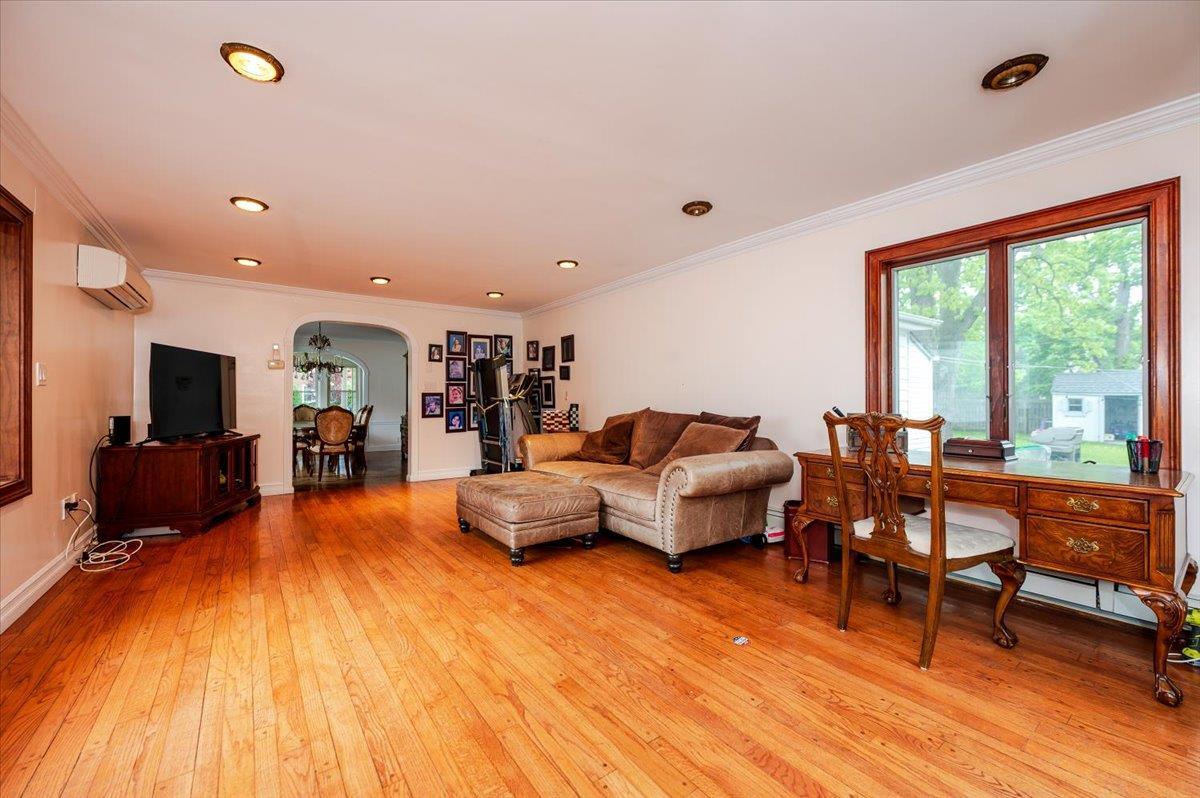 Single Family Linden  Nassau County, NY 11598, MLS-866122-8