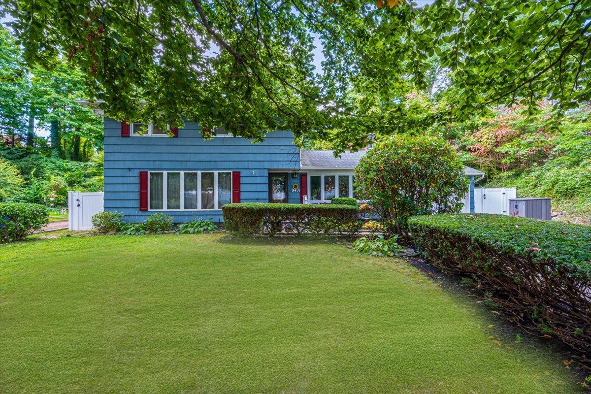 Single Family Upland  Suffolk County, NY 11731, MLS-866202-2