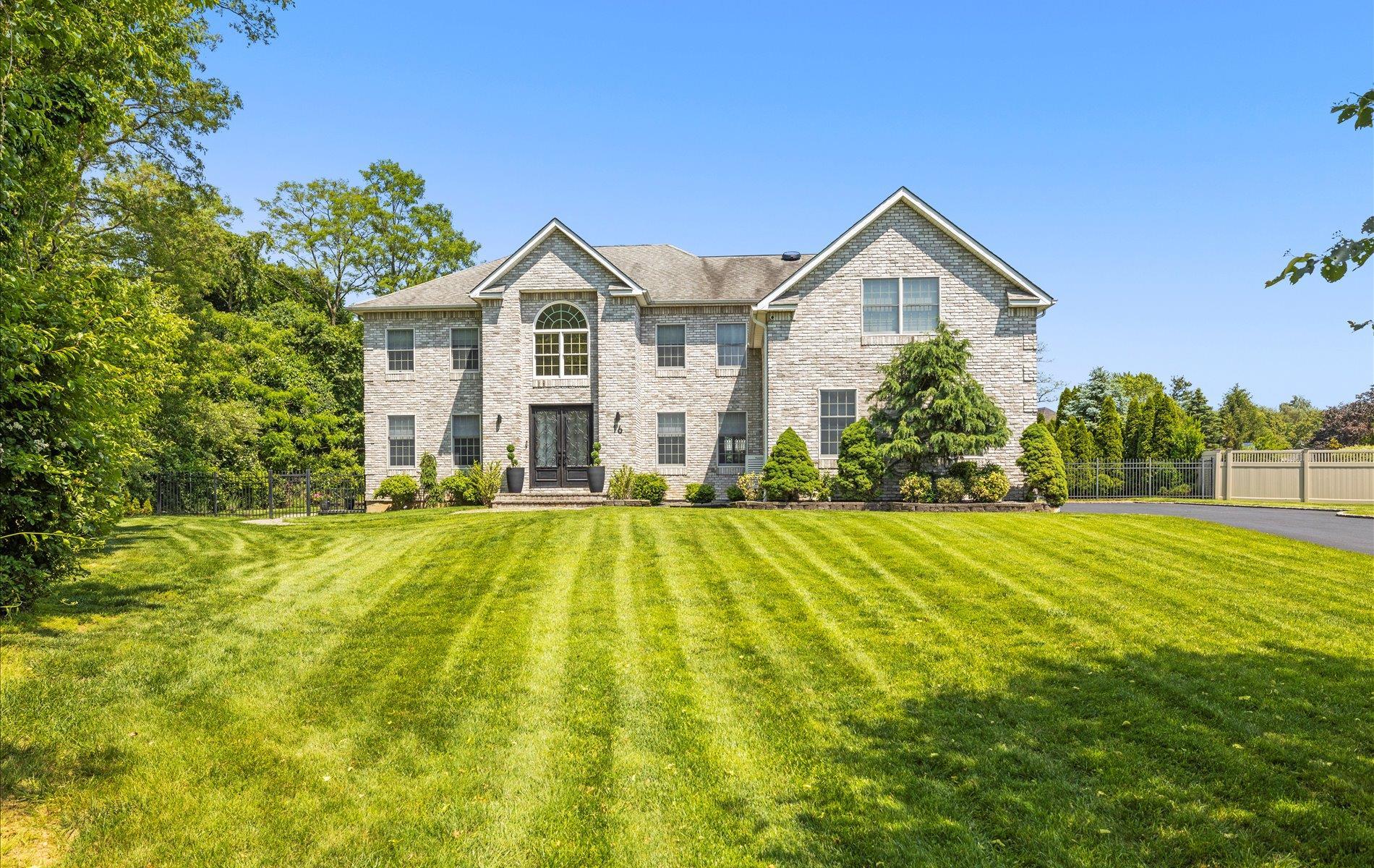 Single Family Home  Suffolk County, NY 11743, MLS-866215-3