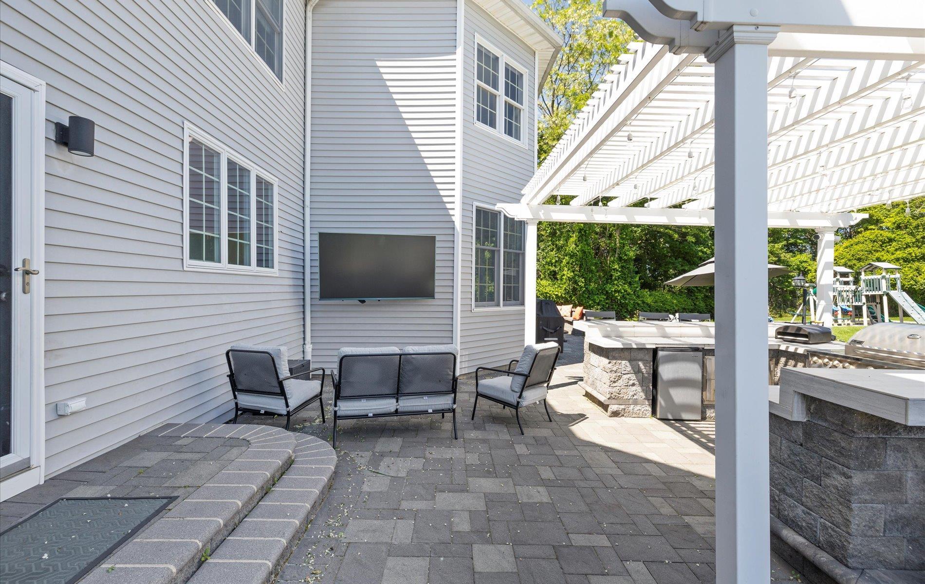 Single Family Home  Suffolk County, NY 11743, MLS-866215-37