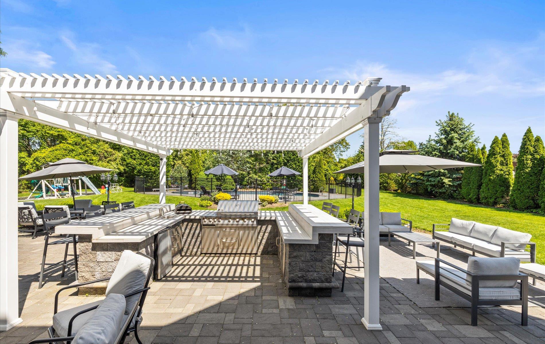 Single Family Home  Suffolk County, NY 11743, MLS-866215-39