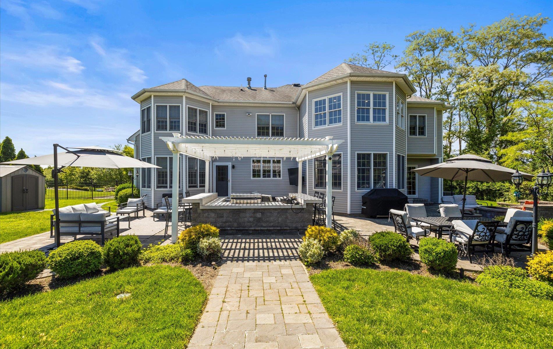 Single Family Home  Suffolk County, NY 11743, MLS-866215-40