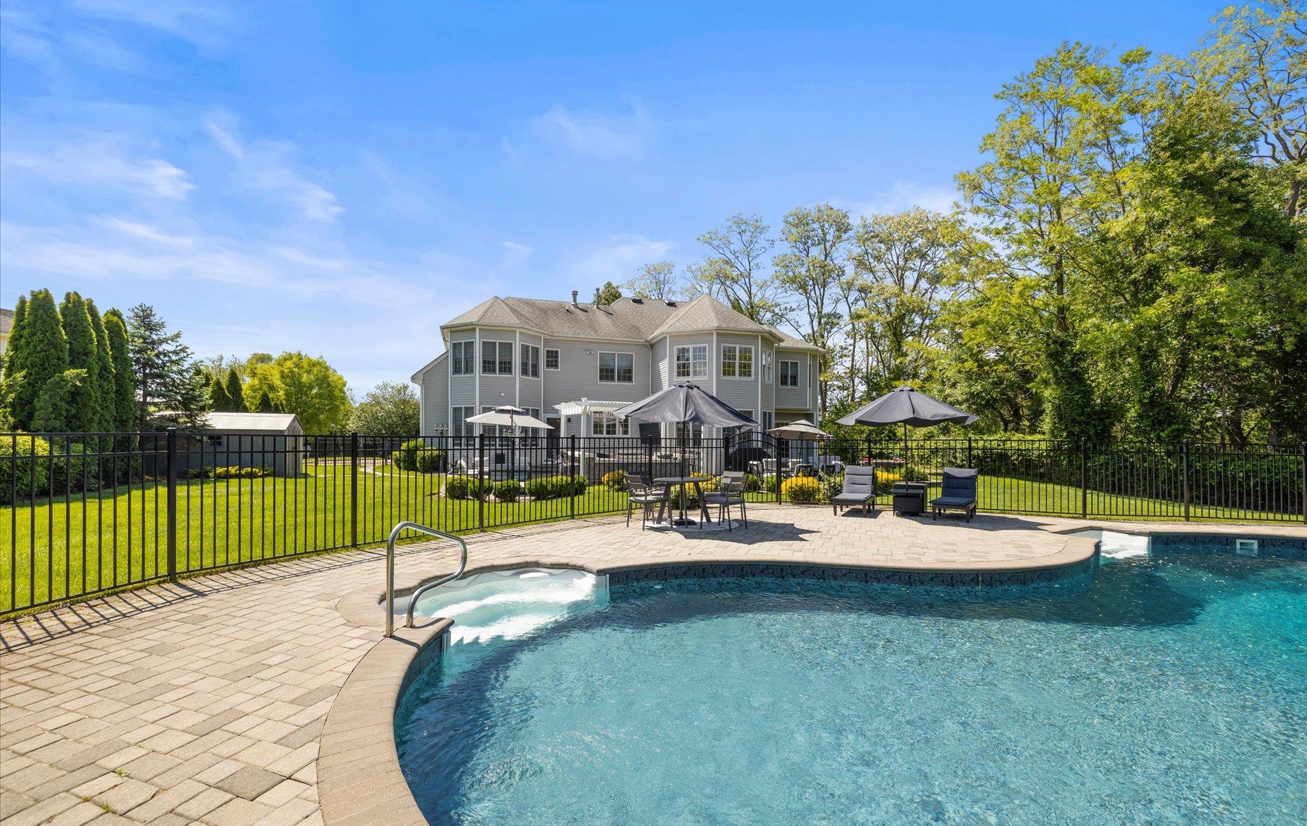 Single Family Home  Suffolk County, NY 11743, MLS-866215-43