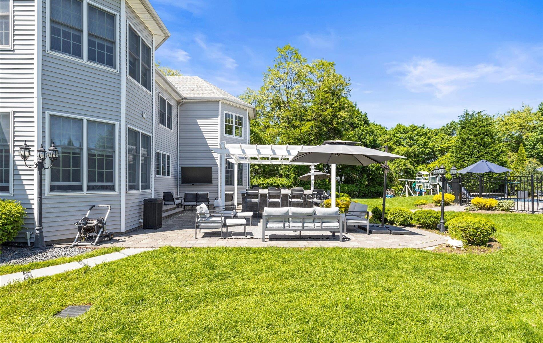 Single Family Home  Suffolk County, NY 11743, MLS-866215-45