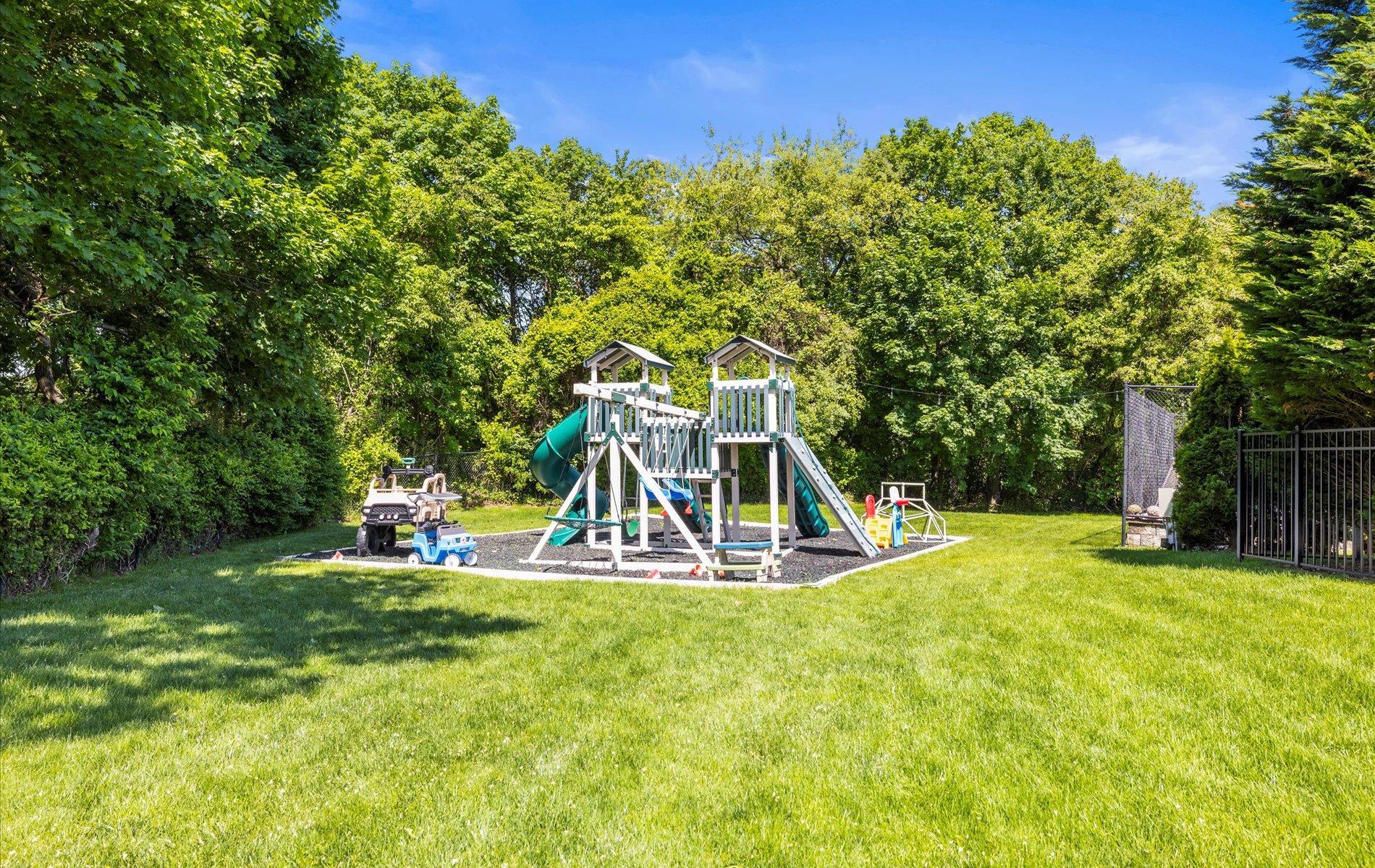 Single Family Home  Suffolk County, NY 11743, MLS-866215-46