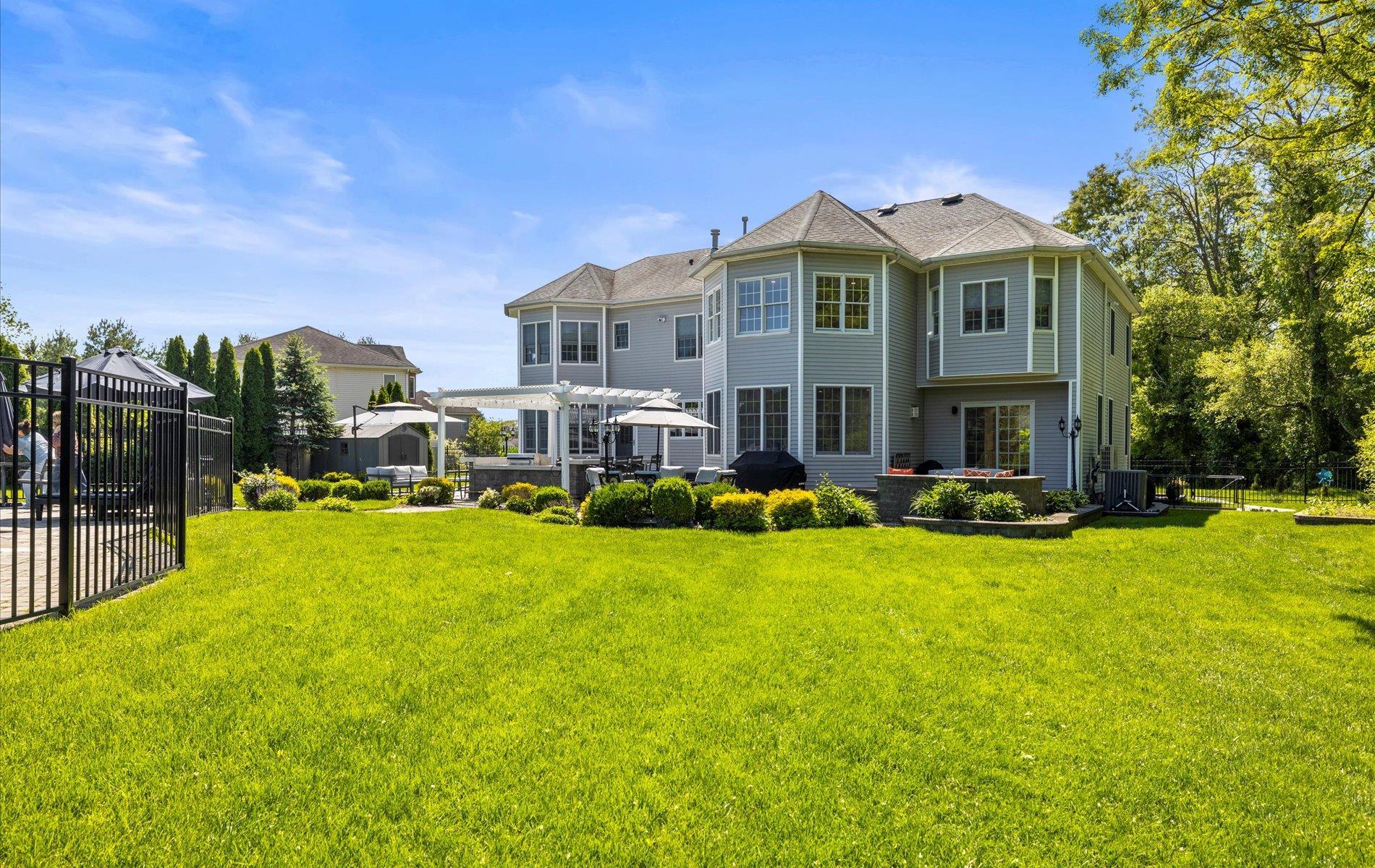 Single Family Home  Suffolk County, NY 11743, MLS-866215-47