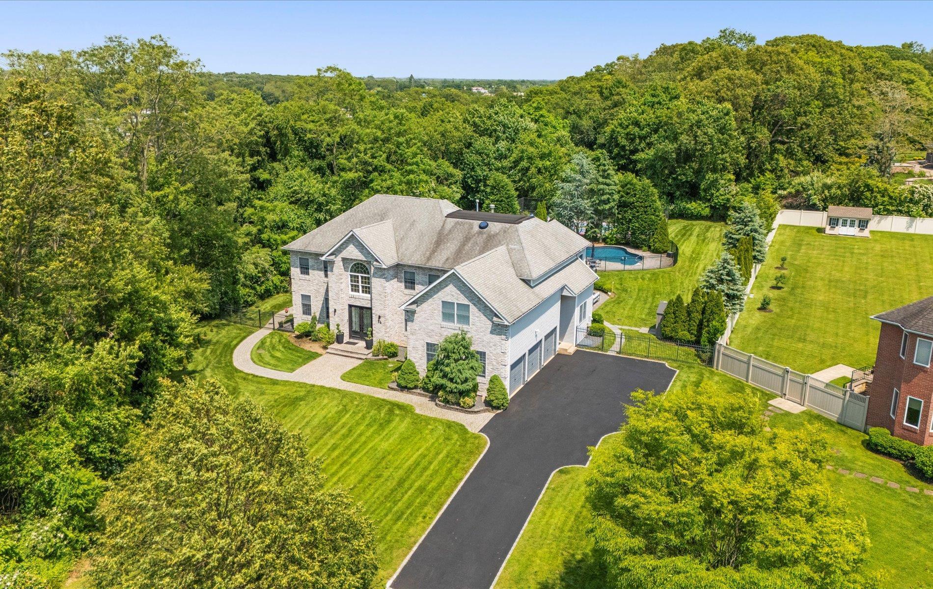 Single Family Home  Suffolk County, NY 11743, MLS-866215-5