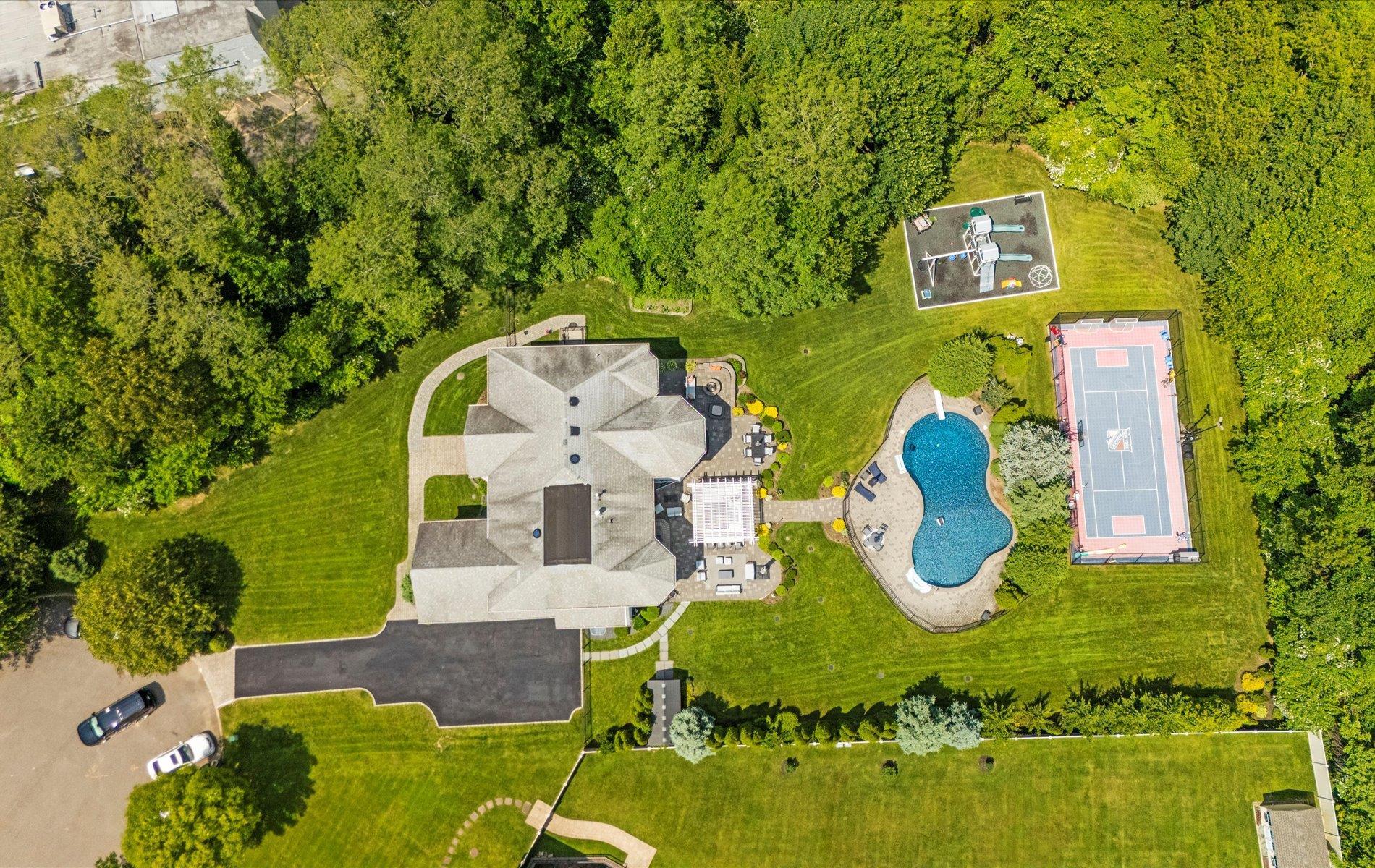 Single Family Home  Suffolk County, NY 11743, MLS-866215-6