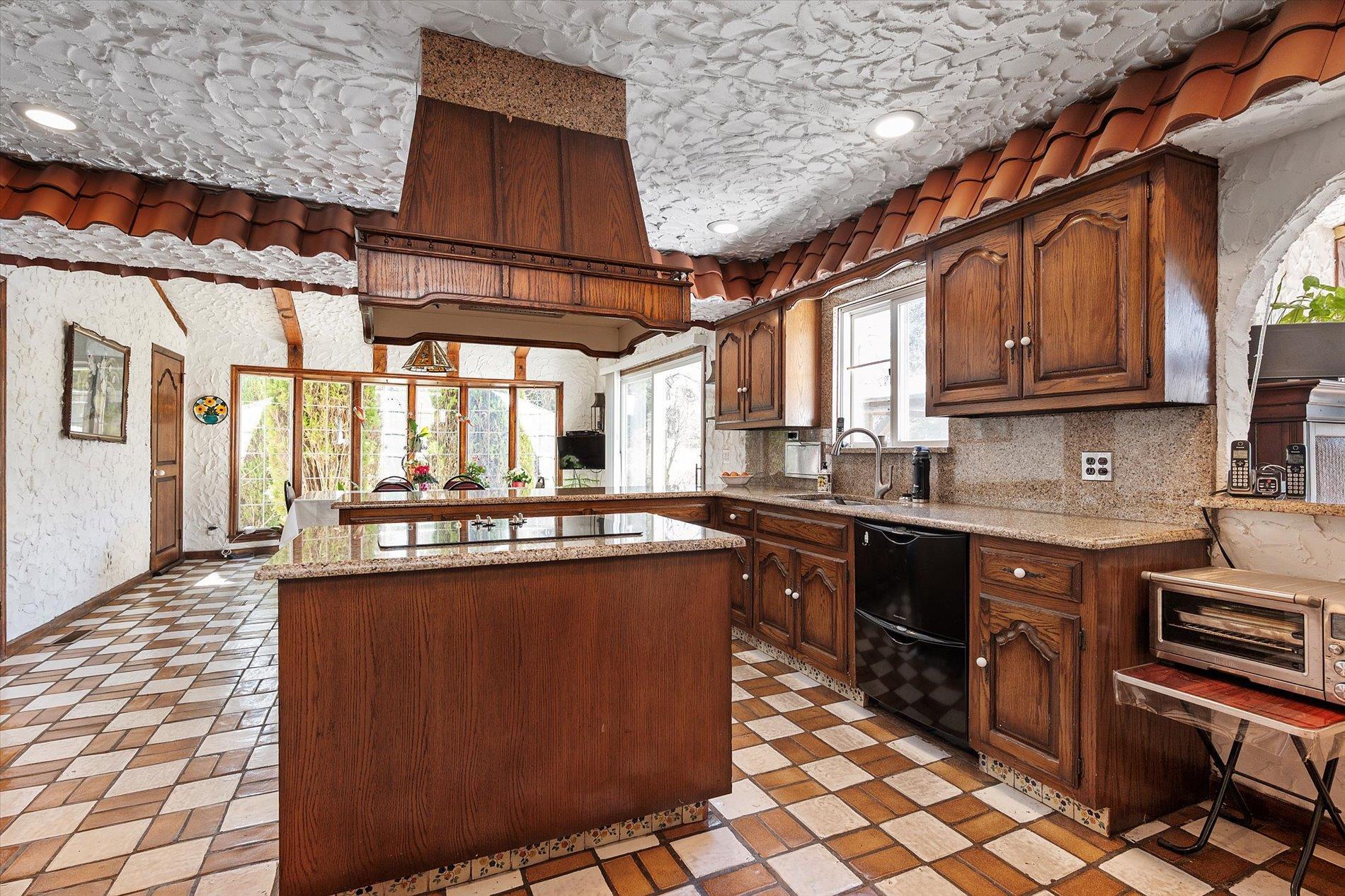 Single Family Plaka  Nassau County, NY 11545, MLS-866257-10