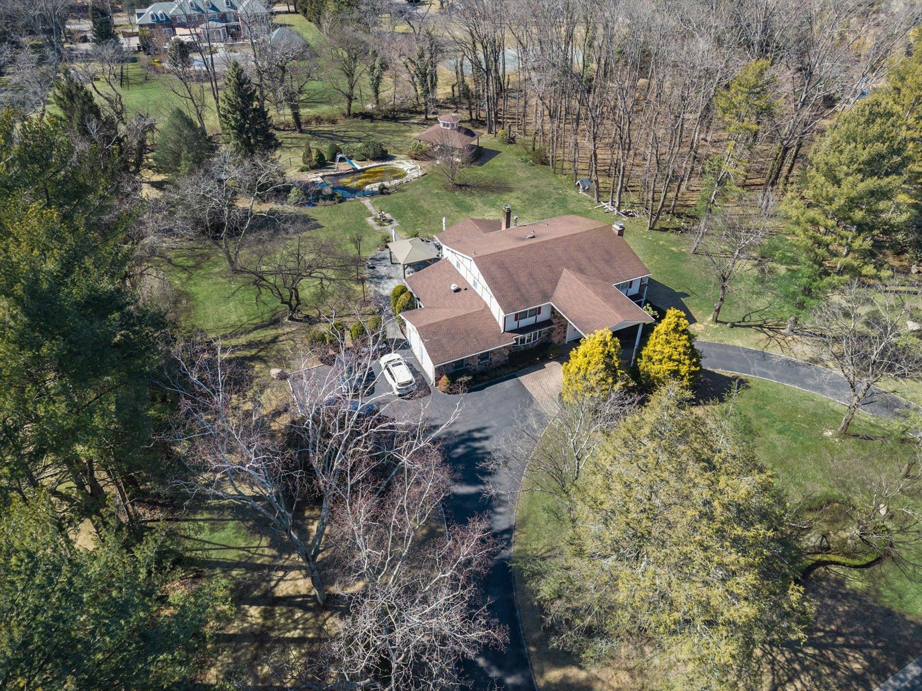 Single Family Plaka  Nassau County, NY 11545, MLS-866257-2