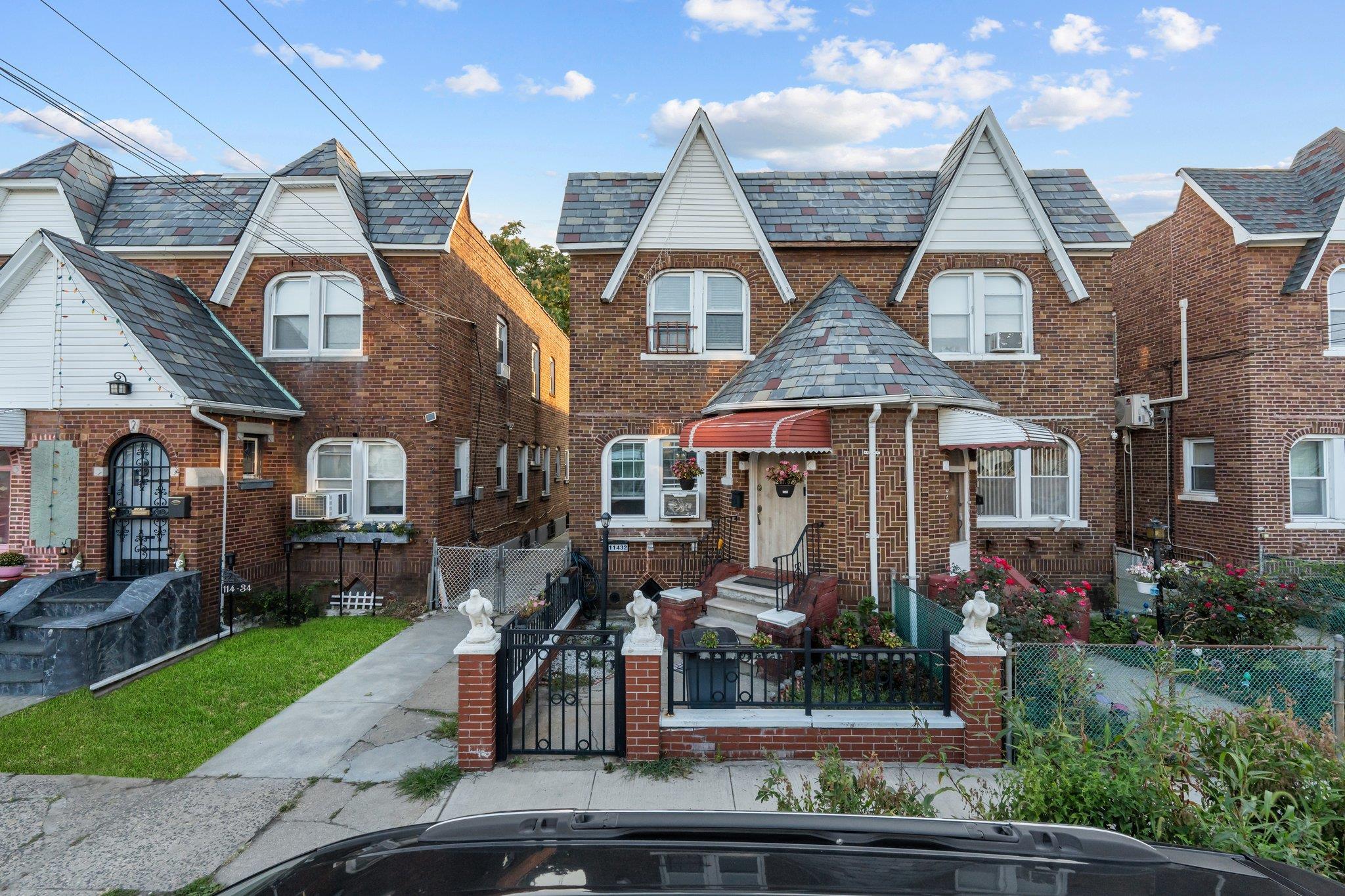 Single Family in New York - 127th  Queens, NY 11420