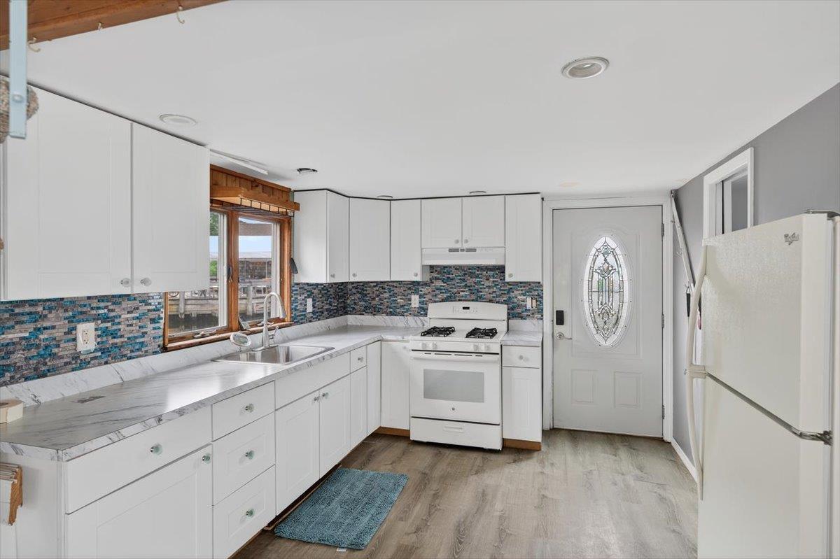 Single Family Riverside Drive Suffolk County, NY 11901, MLS-866307-11