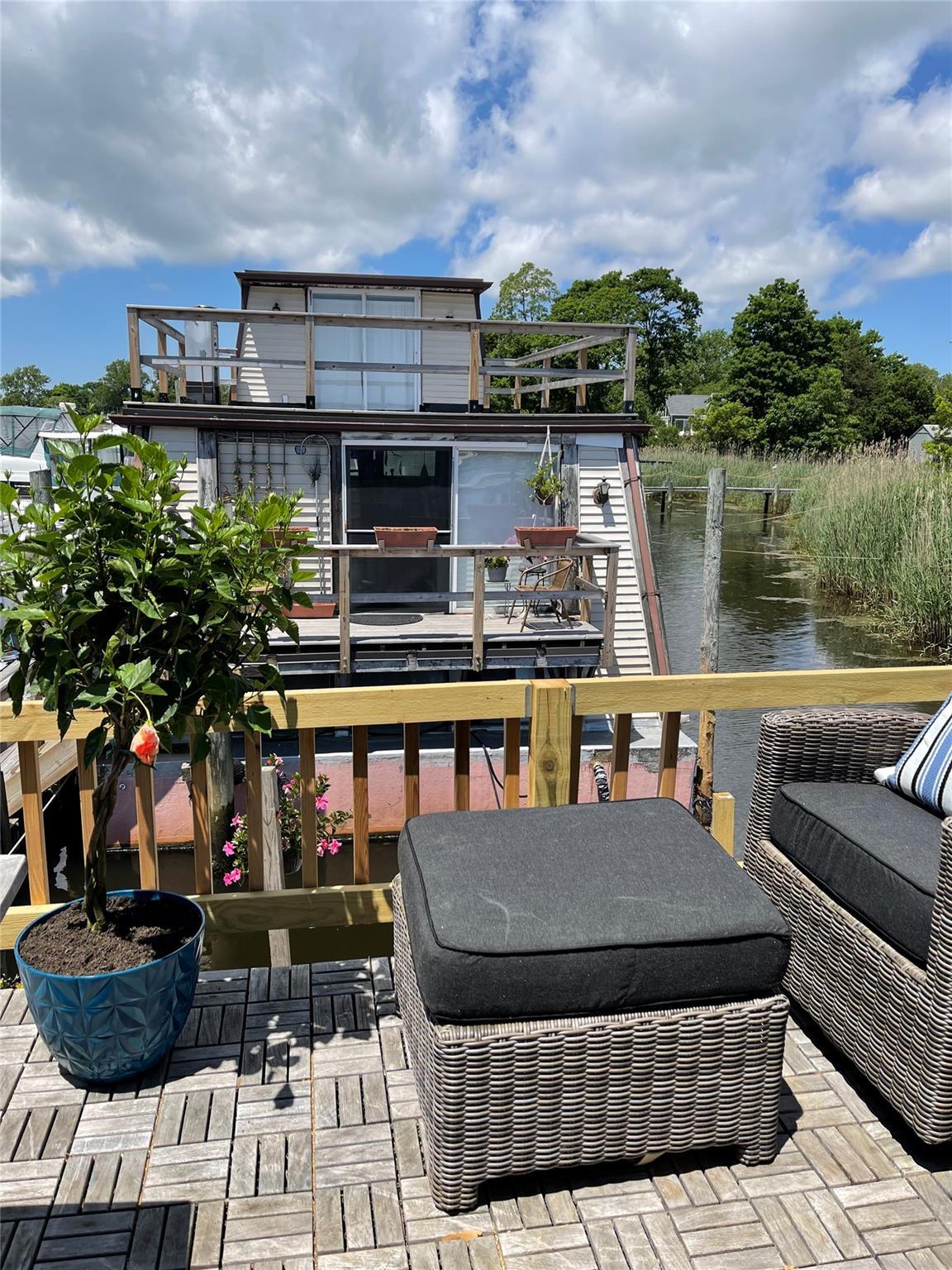 Single Family Riverside Drive  Suffolk County, NY 11901, MLS-866307-4