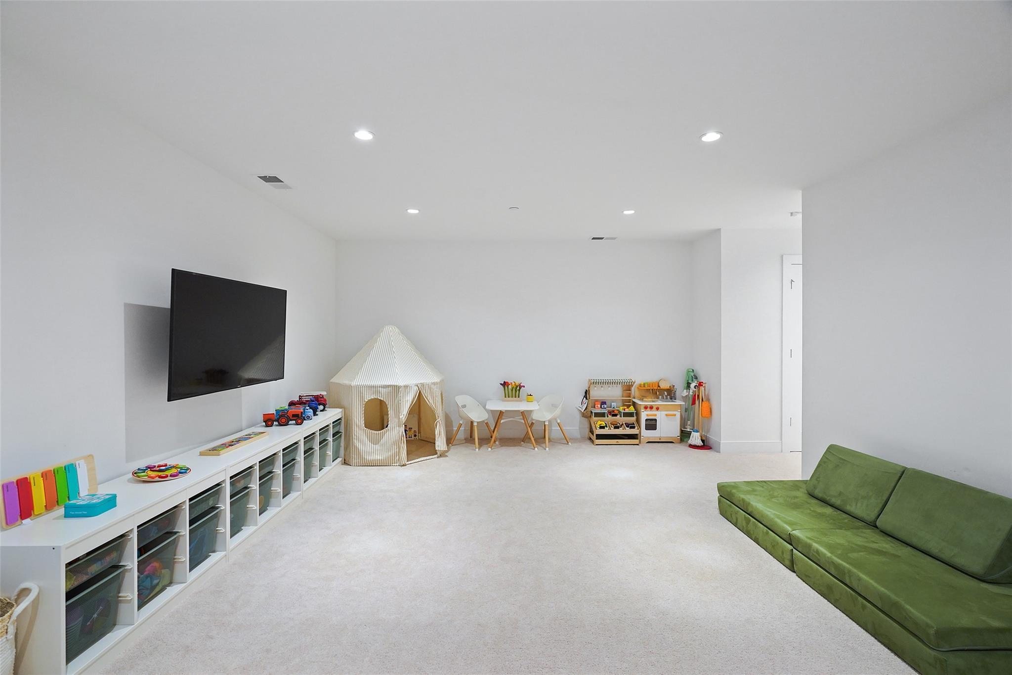Single Family Rose  Westchester County, NY 10573, MLS-866316-24