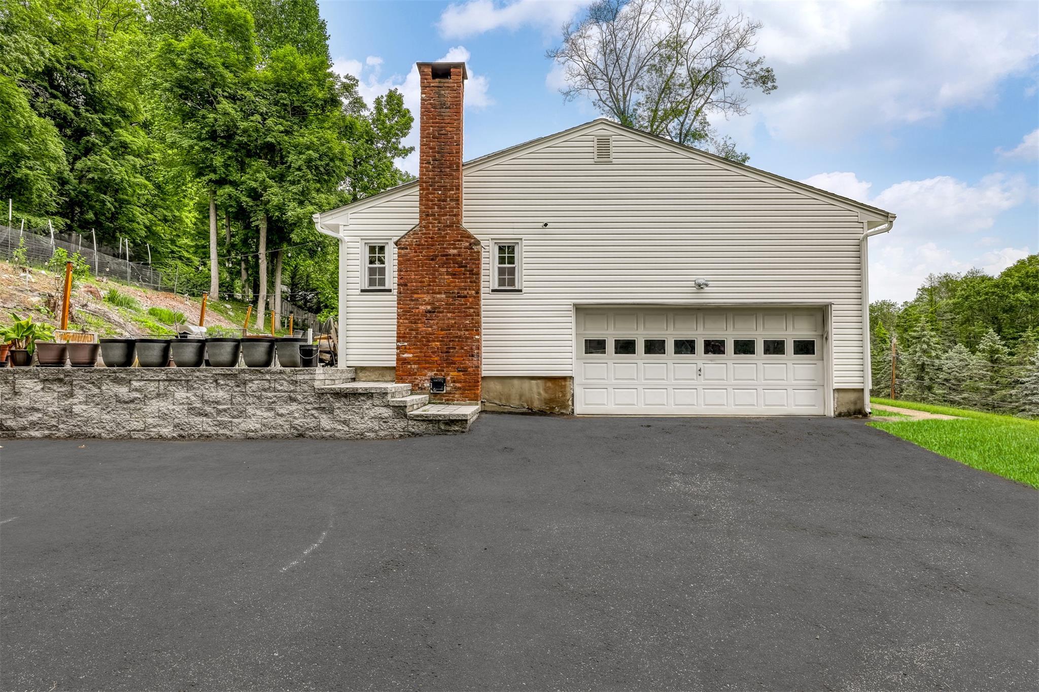 Single Family Gate  Rockland County, NY 10901, MLS-866318-20