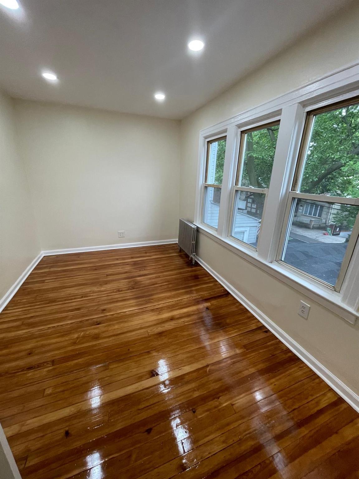 Single Family 71  Queens, NY 11385, MLS-866324-10