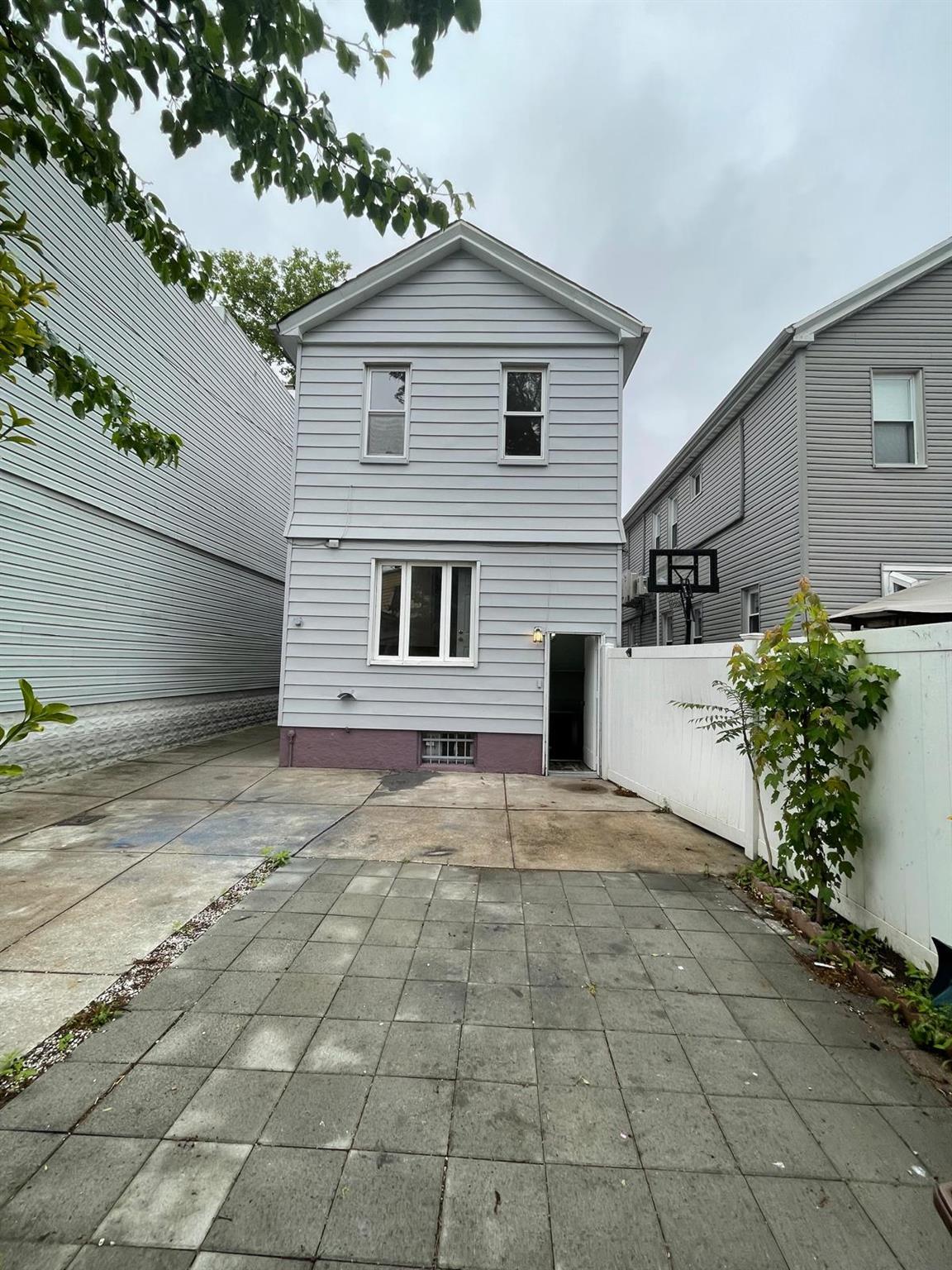 Single Family 71  Queens, NY 11385, MLS-866324-19