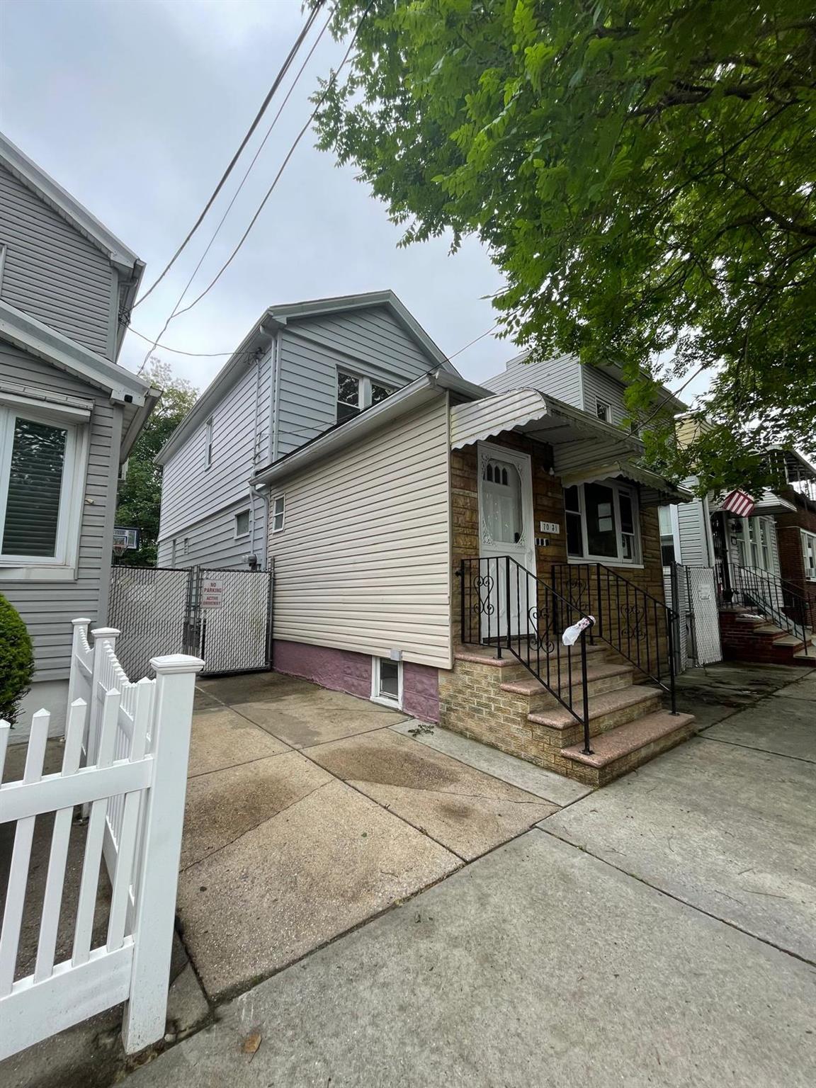 Single Family 71  Queens, NY 11385, MLS-866324-23