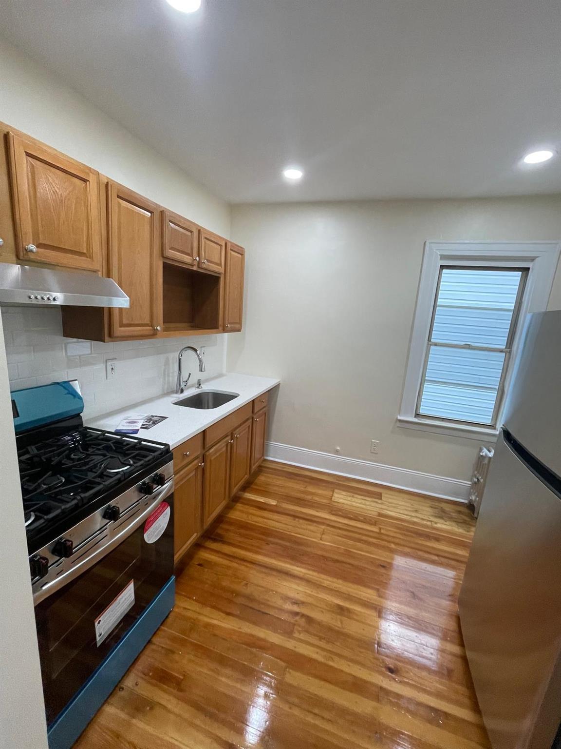 Single Family 71  Queens, NY 11385, MLS-866324-35