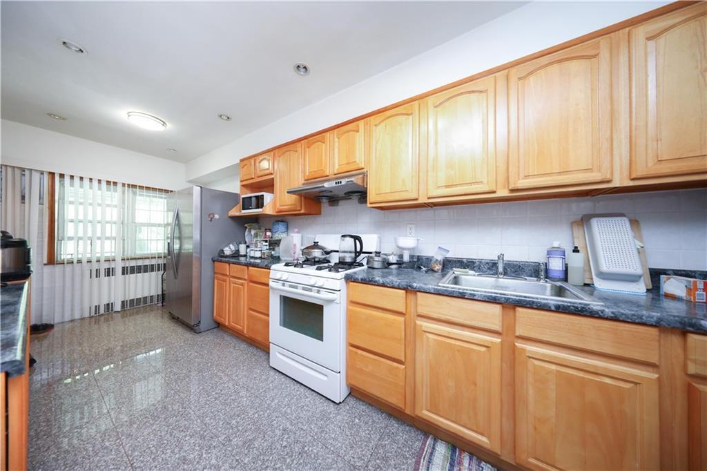 Single Family 29th  Brooklyn, NY 11229, MLS-866333-4