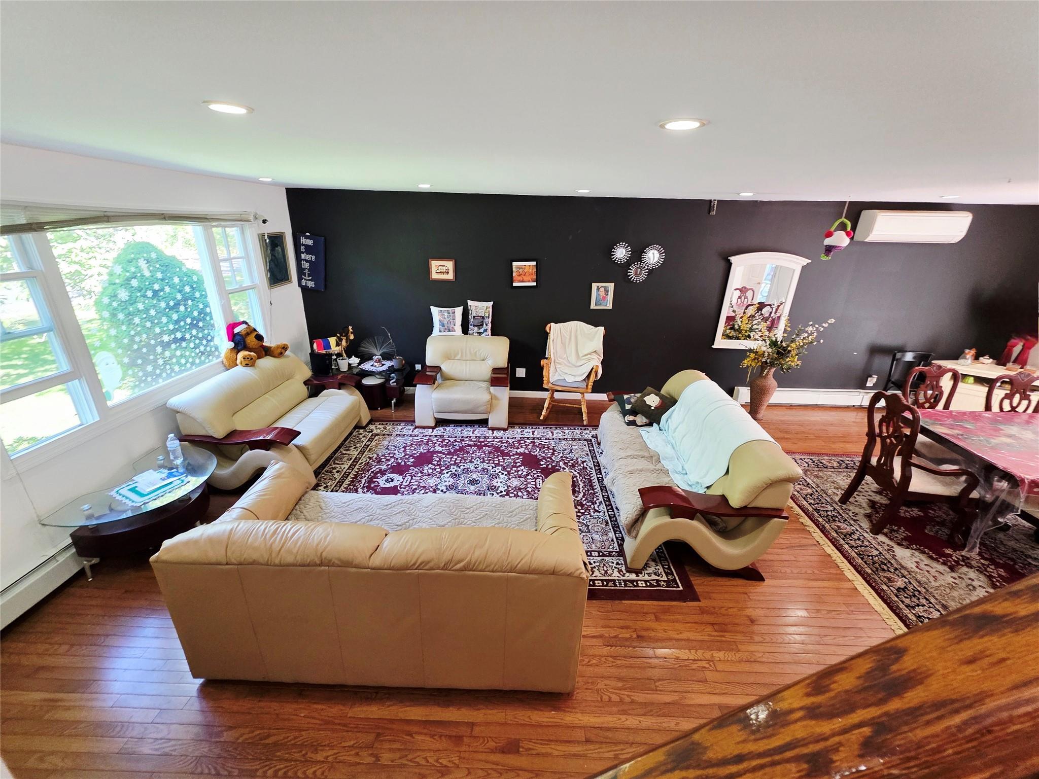 Single Family Anchor  Suffolk County, NY 11901, MLS-866359-10