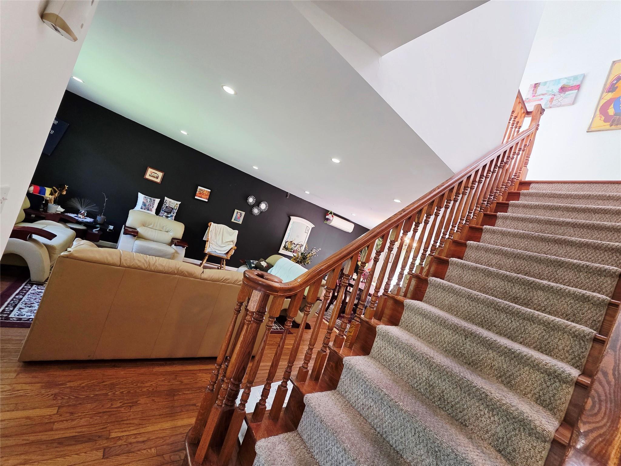 Single Family Anchor  Suffolk County, NY 11901, MLS-866359-24