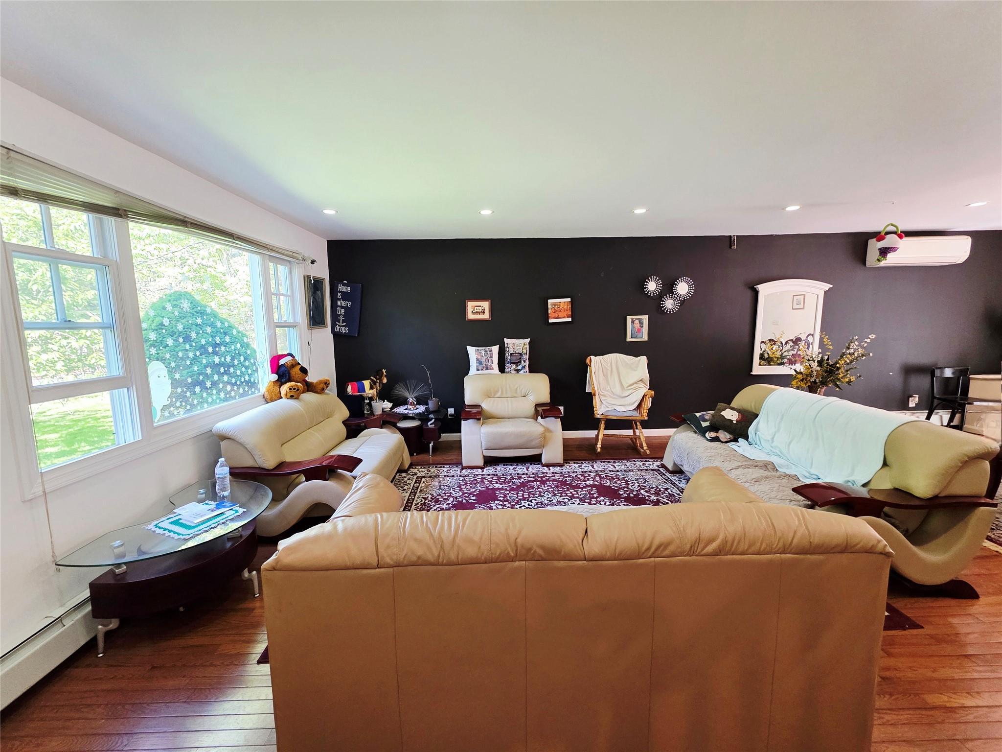 Single Family Anchor  Suffolk County, NY 11901, MLS-866359-25