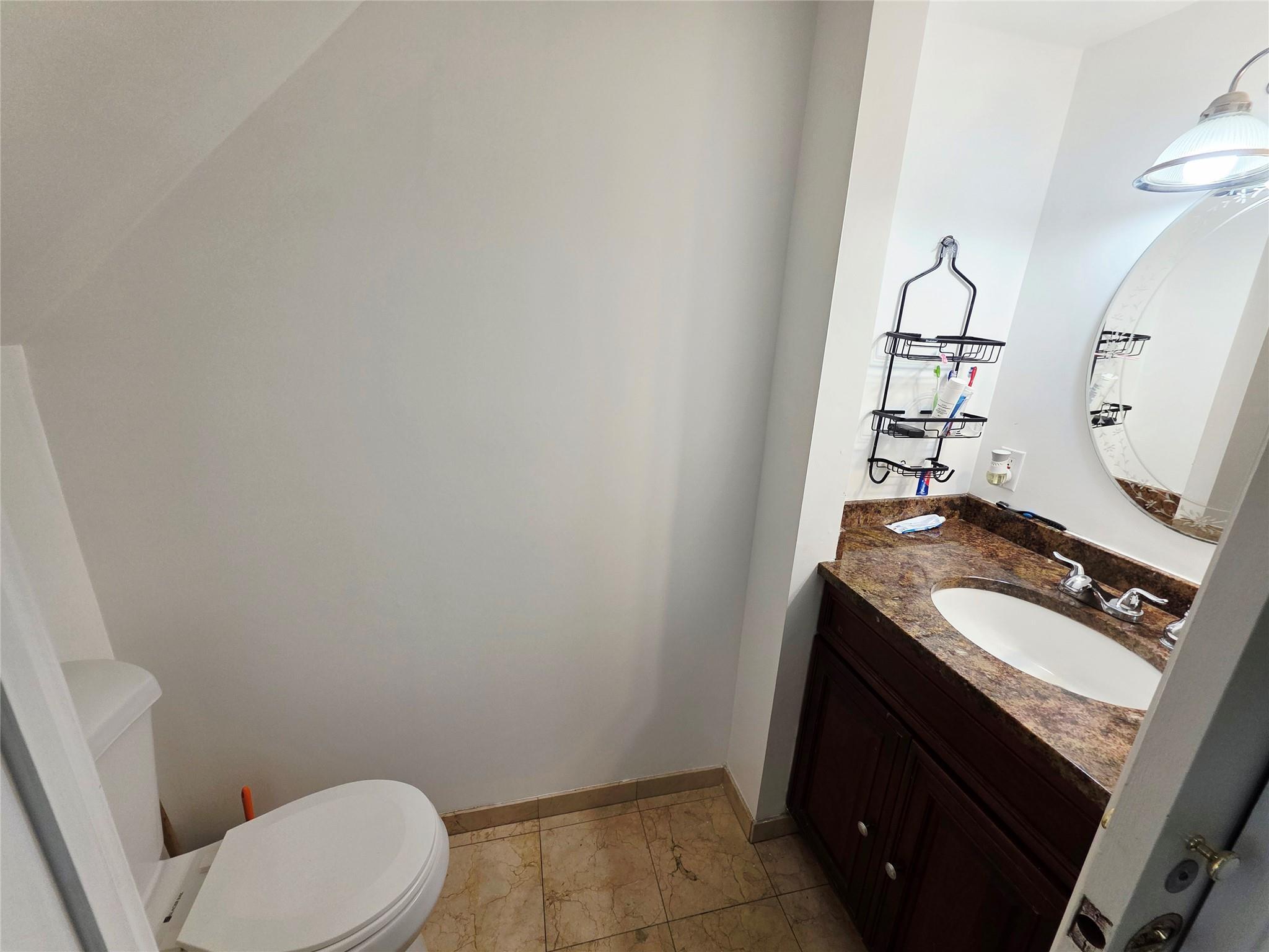 Single Family Anchor  Suffolk County, NY 11901, MLS-866359-32