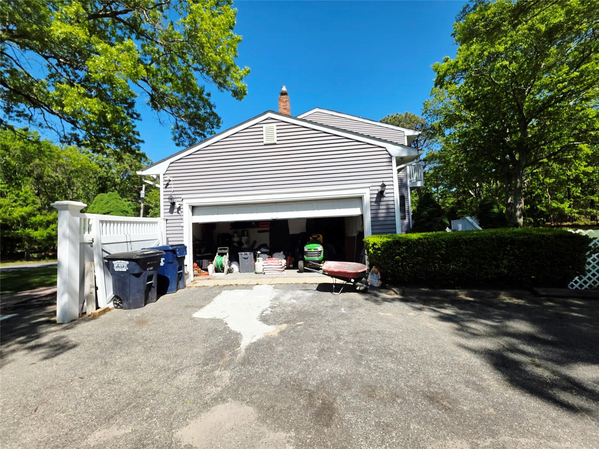 Single Family Anchor  Suffolk County, NY 11901, MLS-866359-44