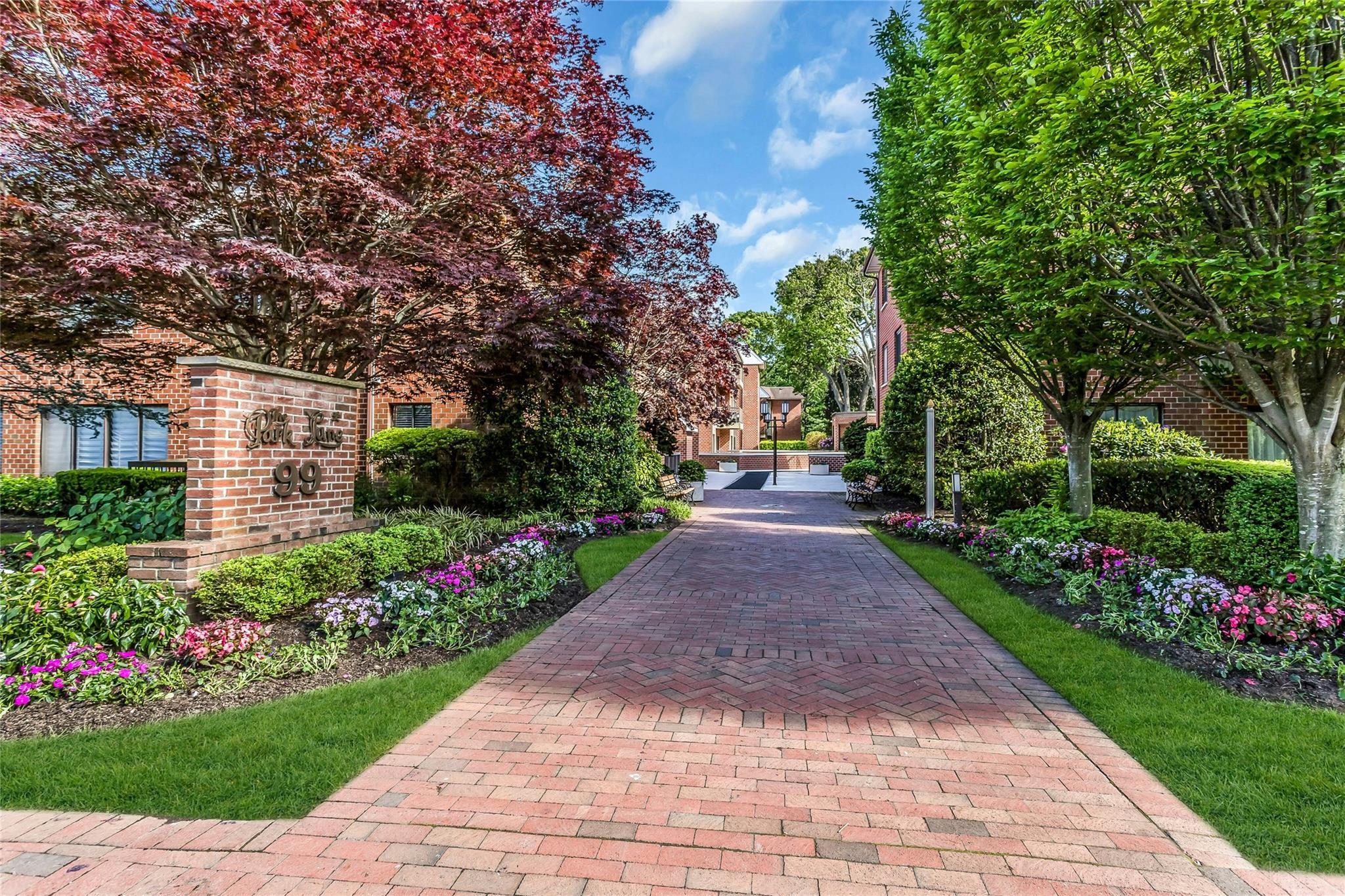 Condo in Hempstead - Park  Nassau County, NY 11570
