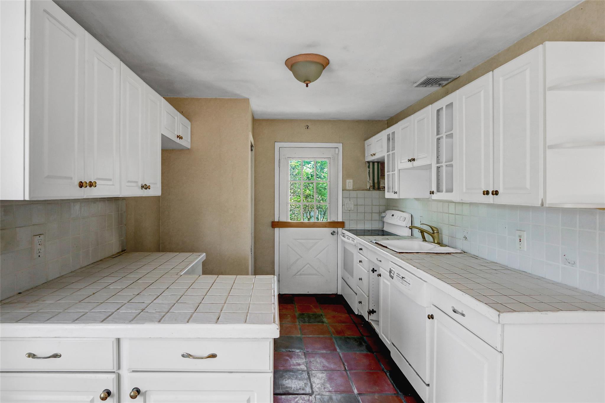 Single Family Audwin  Suffolk County, NY 11752, MLS-866398-7