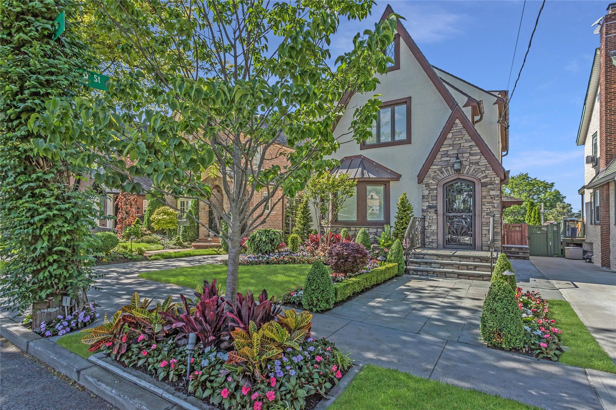 Single Family 9th  Queens, NY 11357, MLS-866402-2