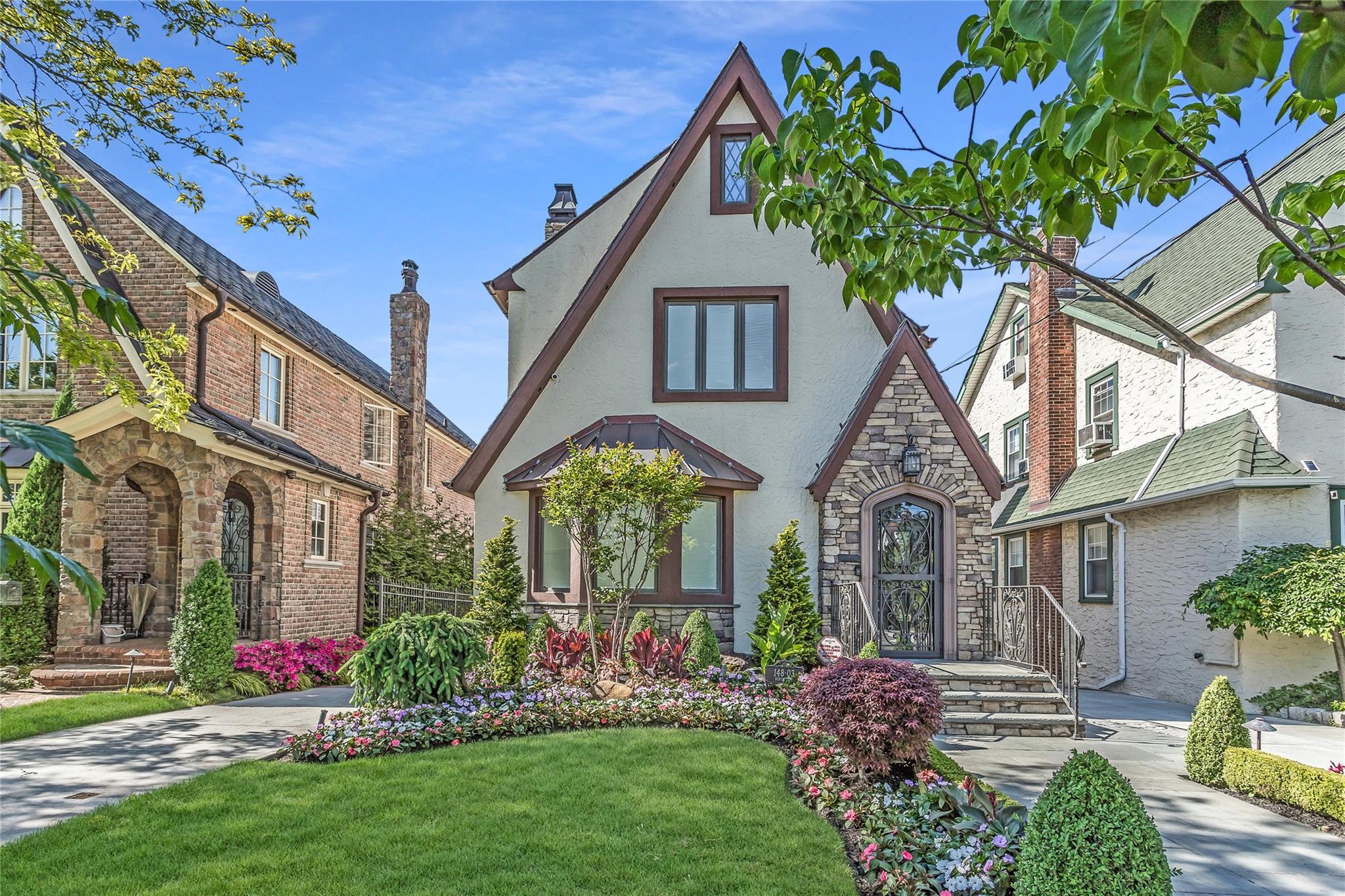 Single Family 9th  Queens, NY 11357, MLS-866402-3