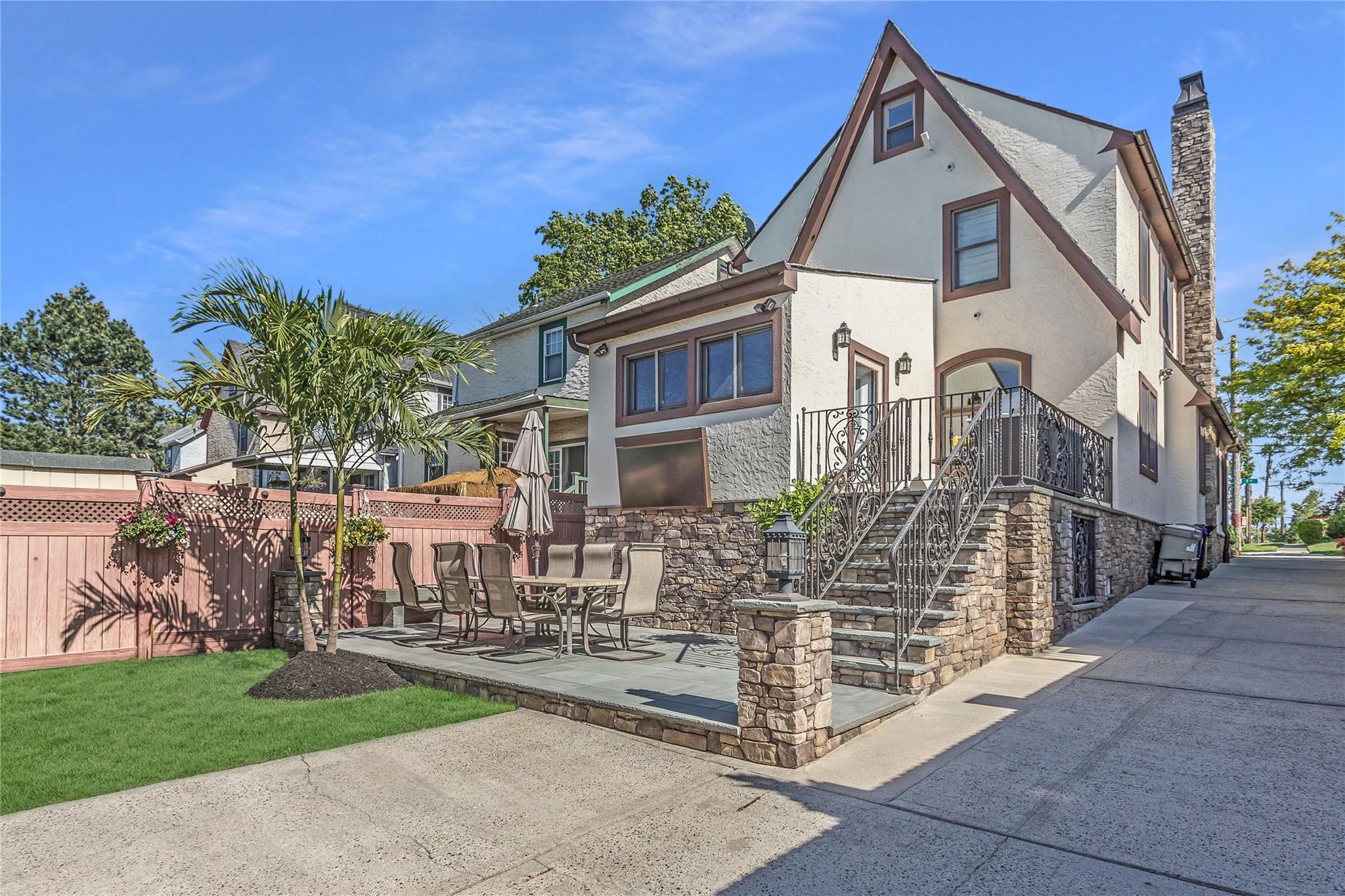 Single Family 9th  Queens, NY 11357, MLS-866402-35