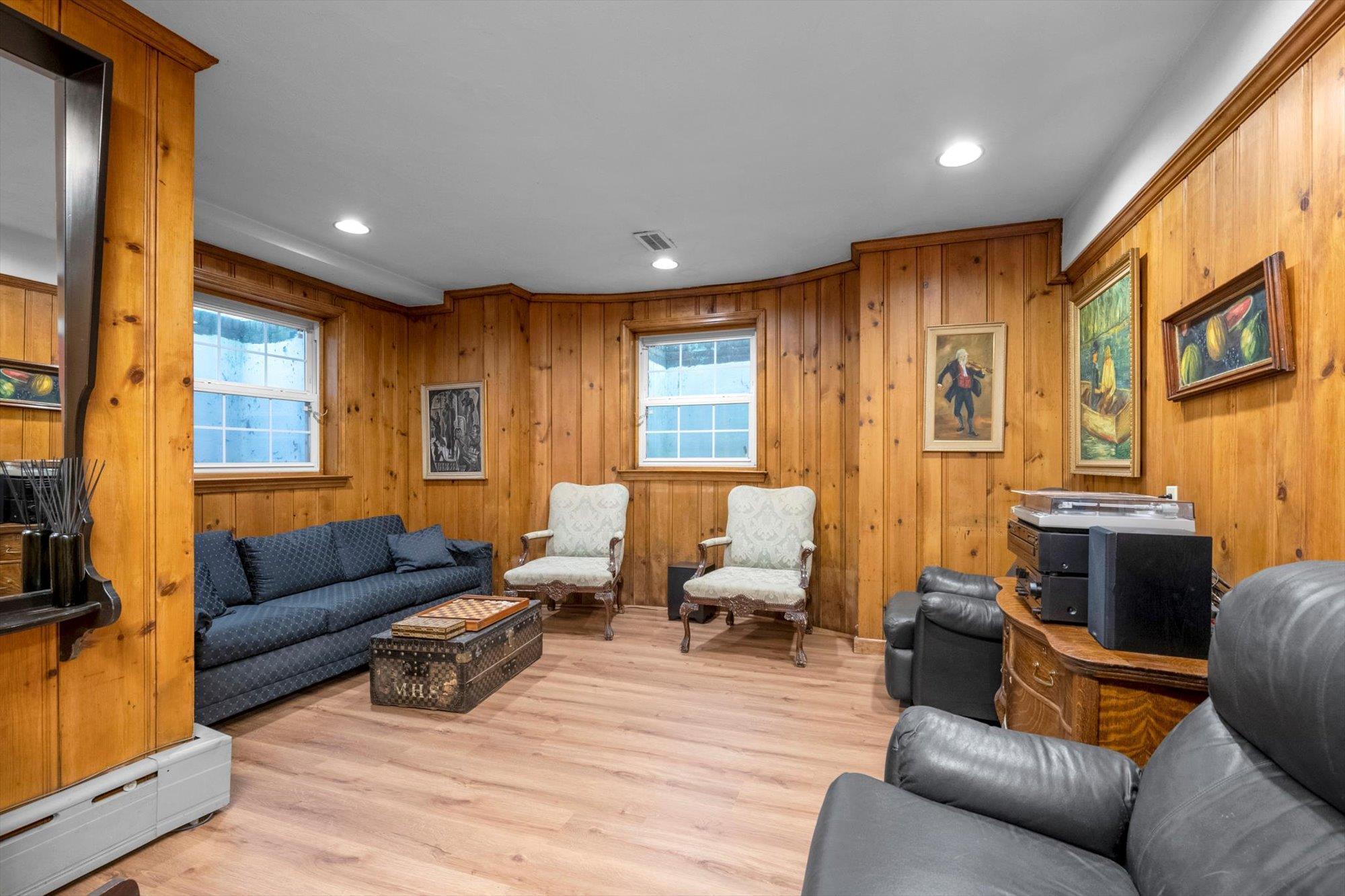 Single Family Clent  Nassau County, NY 11021, MLS-866433-25