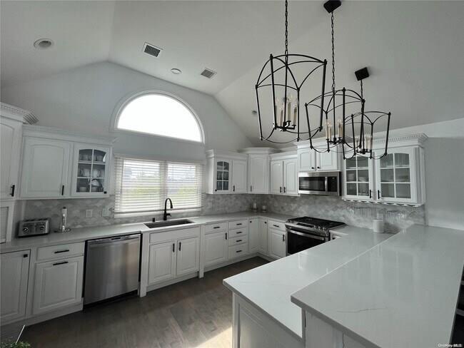 Single Family Bungalow  Suffolk County, NY 11770, MLS-866468-4
