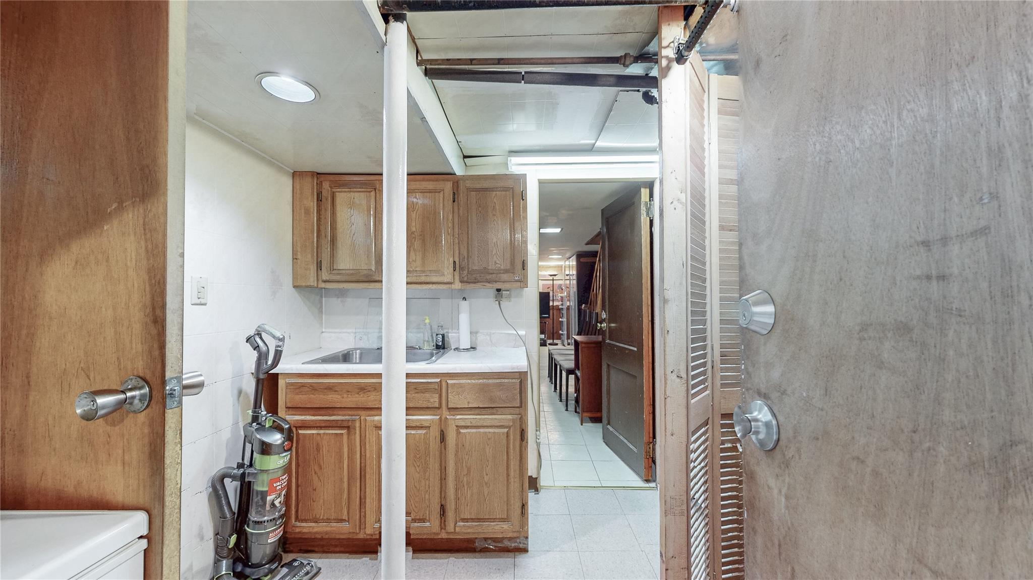 Single Family Kessel  Queens, NY 11375, MLS-866488-18