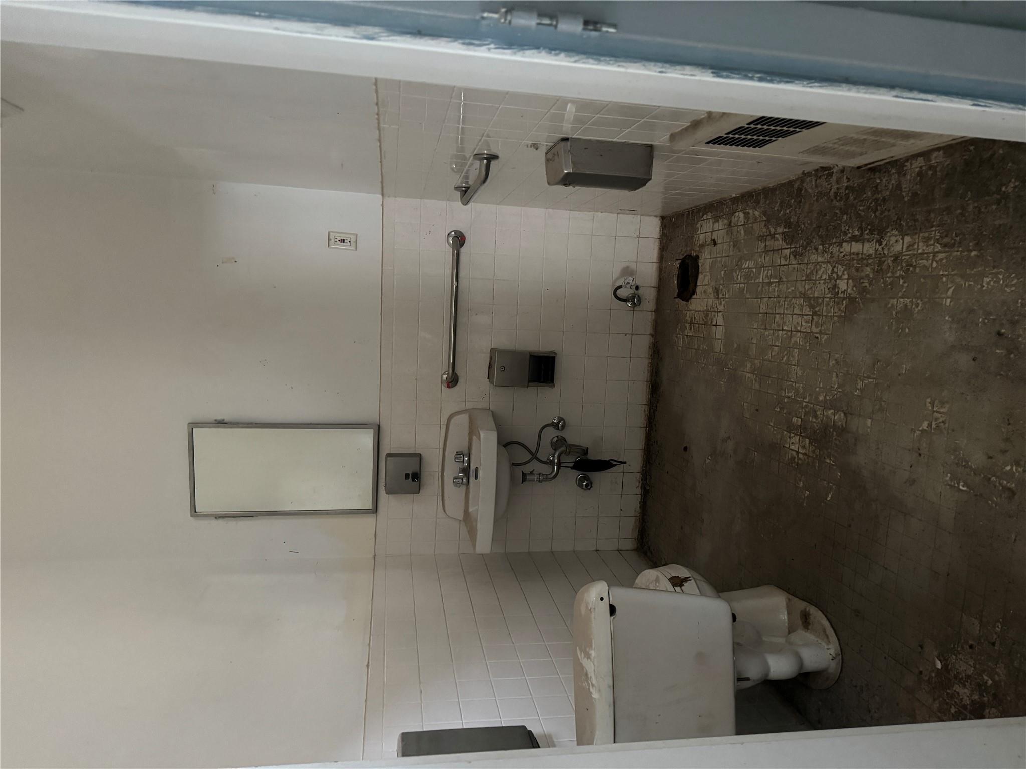 Commercial Lease College  Bronx, NY 10456, MLS-866530-12