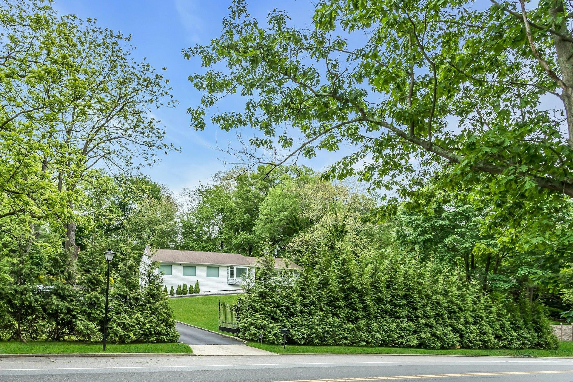 Single Family Bagatelle  Suffolk County, NY 11747, MLS-866701-2