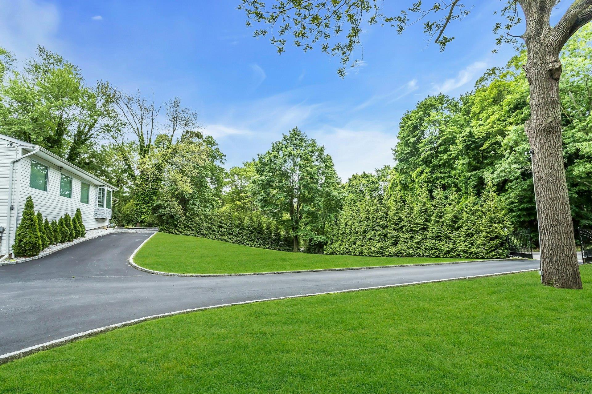 Single Family Bagatelle  Suffolk County, NY 11747, MLS-866701-3