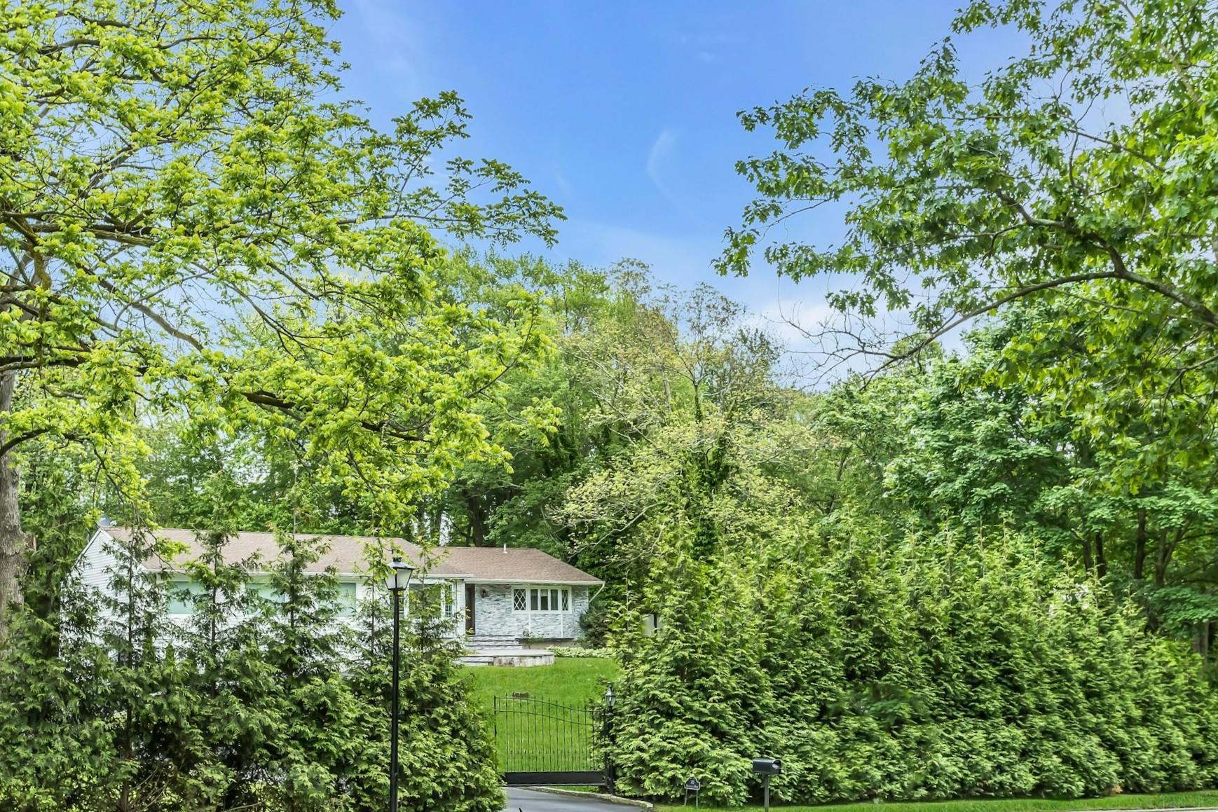 Single Family Bagatelle  Suffolk County, NY 11747, MLS-866701-40
