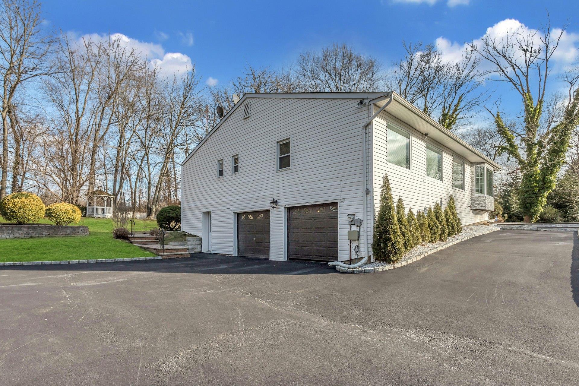 Single Family Bagatelle  Suffolk County, NY 11747, MLS-866701-41
